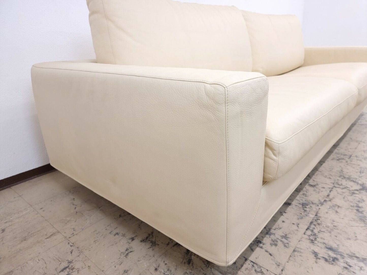 FSM Sofa Dreisitzer Designersofa De Sede Echtledersofa in der Farbe creme beige-De Sede-JSFurniture
