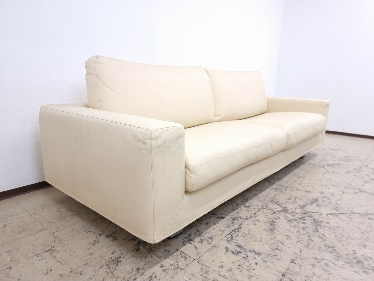 FSM Sofa Dreisitzer Designersofa De Sede Echtledersofa in der Farbe creme beige-De Sede-JSFurniture