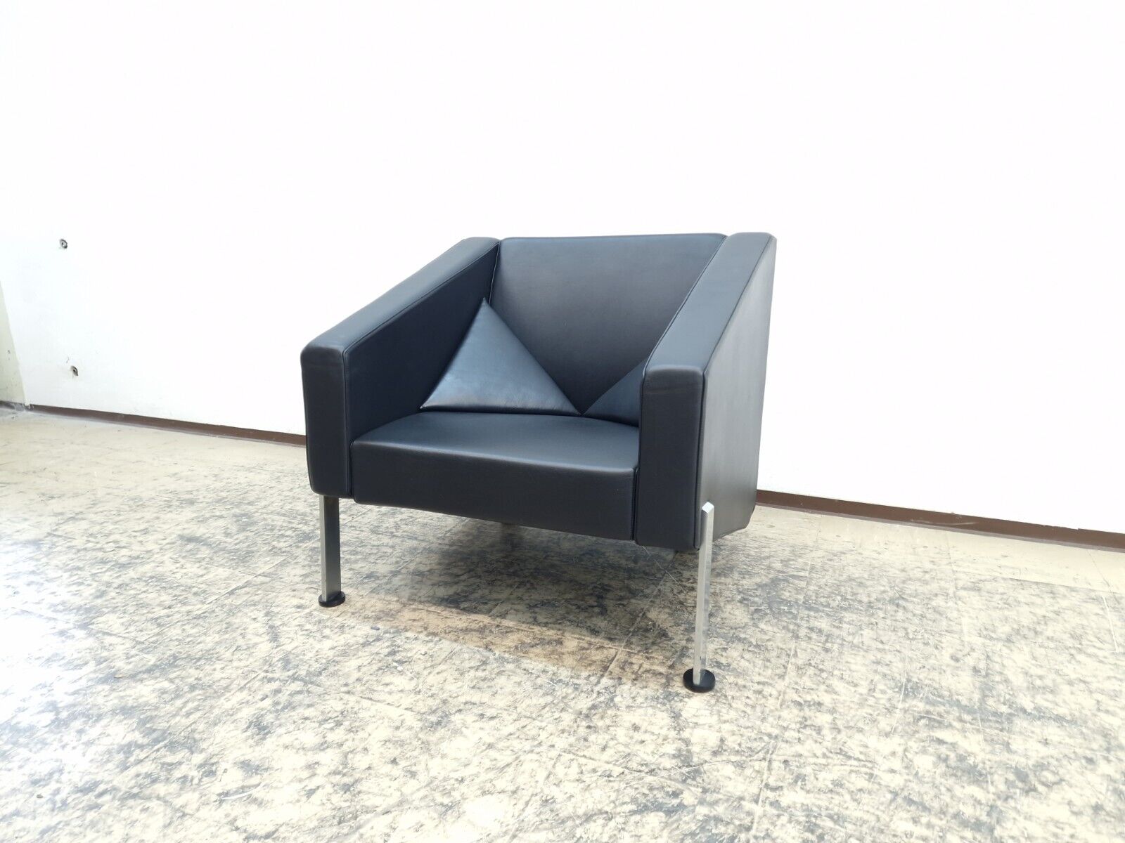 {{ product_title }} – {{ product_type }} von JS Furniture, Designer-Möbel gebraucht.
