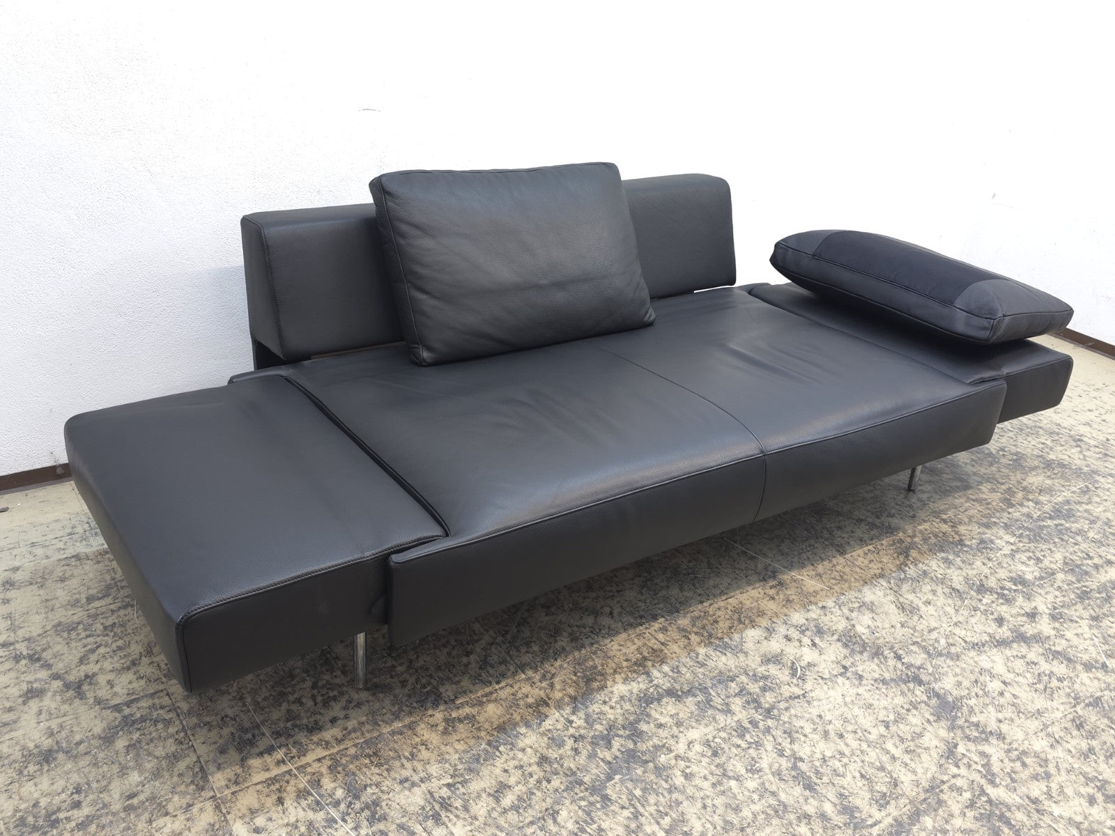 {{ product_title }} – {{ product_type }} von JS Furniture, Designer-Möbel gebraucht.