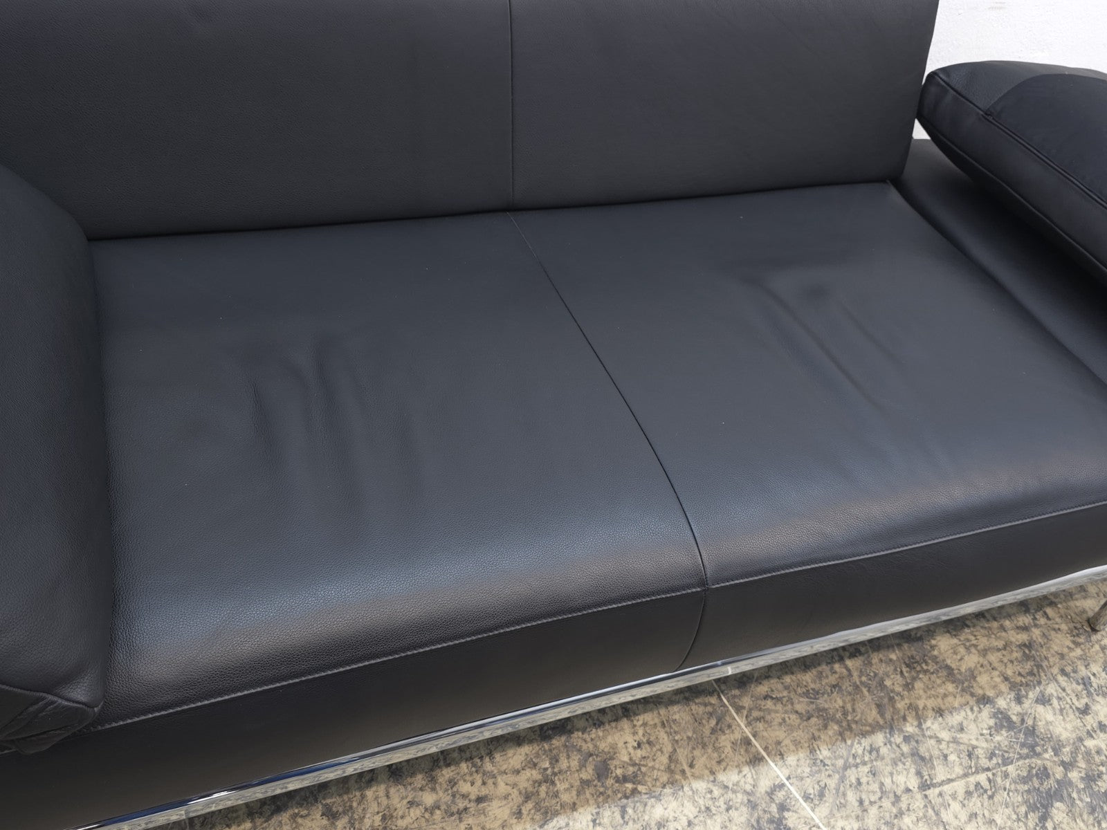 {{ product_title }} – {{ product_type }} von JS Furniture, Designer-Möbel gebraucht.
