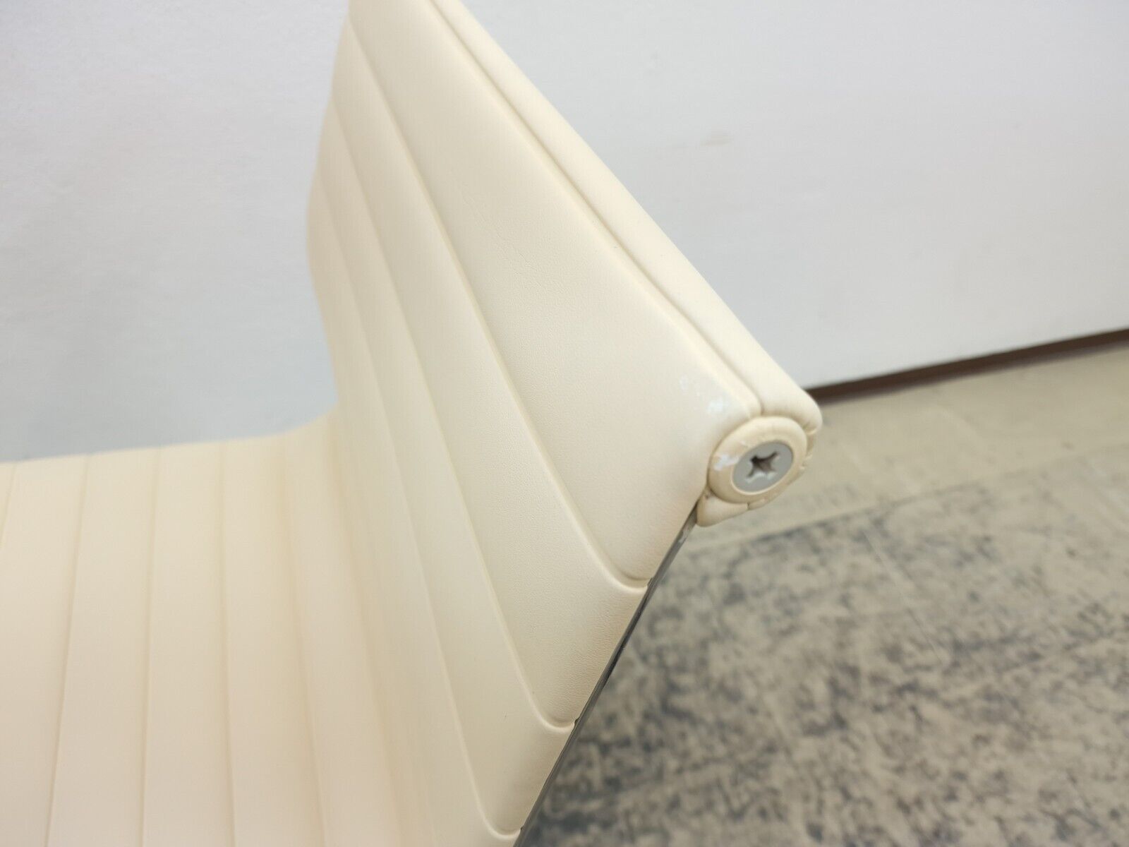 {{ product_title }} – {{ product_type }} von JS Furniture, Designer-Möbel gebraucht.