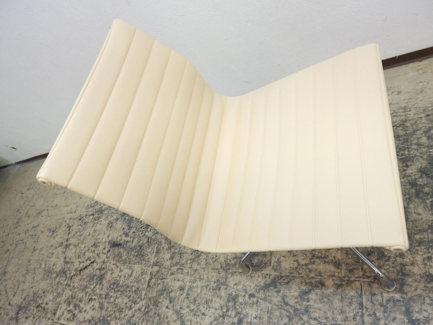 {{ product_title }} – {{ product_type }} von JS Furniture, Designer-Möbel gebraucht.
