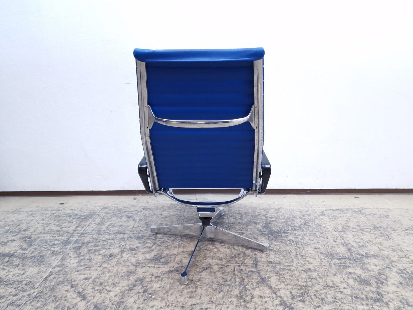 {{ product_title }} – {{ product_type }} von JS Furniture, Designer-Möbel gebraucht.
