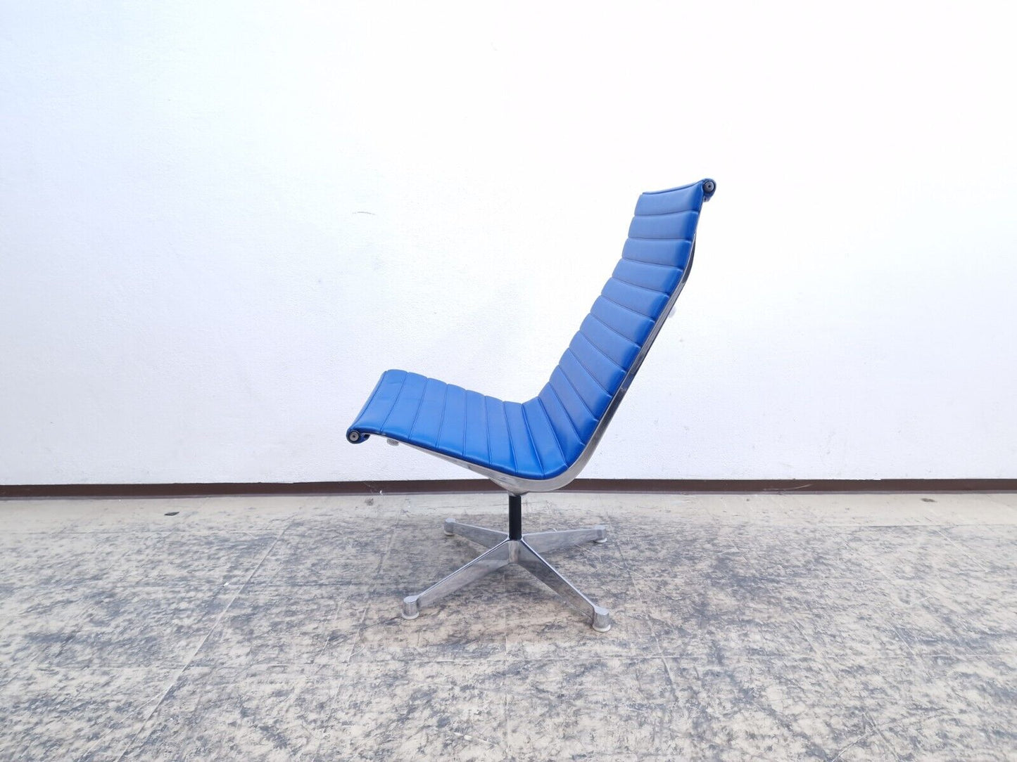 {{ product_title }} – {{ product_type }} von JS Furniture, Designer-Möbel gebraucht.