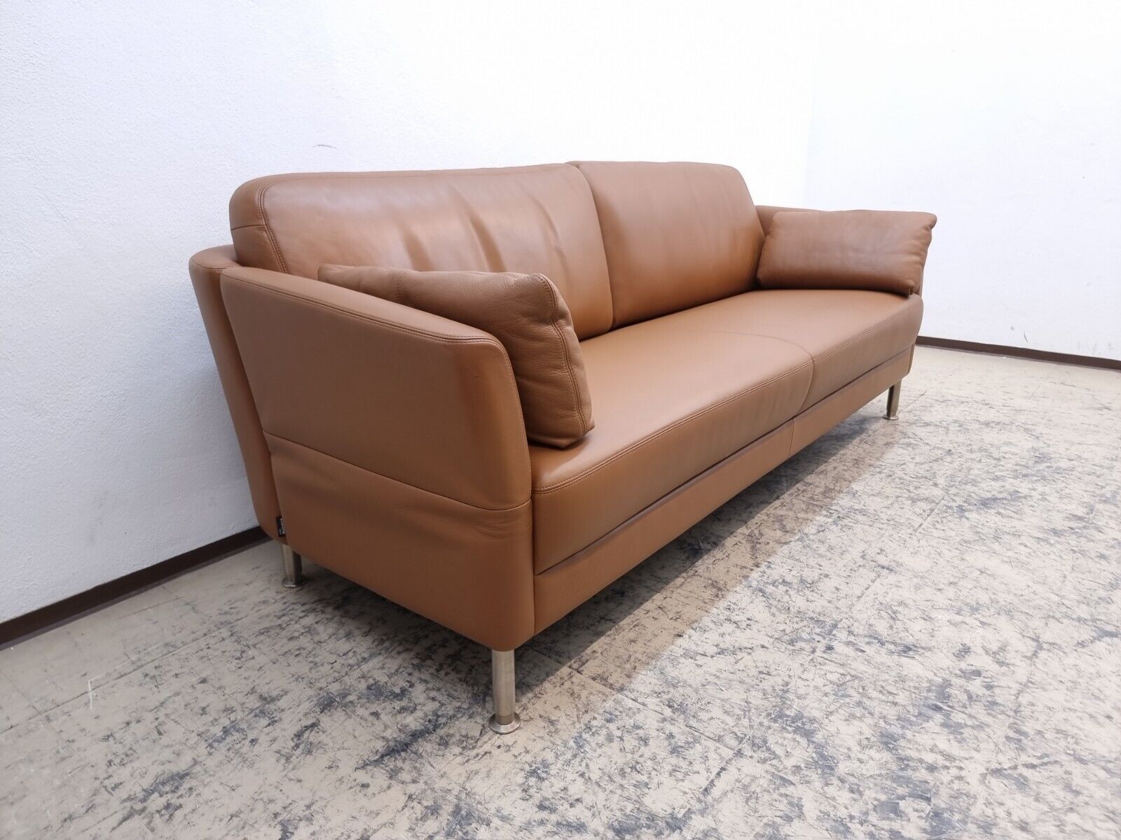 {{ product_title }} – {{ product_type }} von JS Furniture, Designer-Möbel gebraucht.