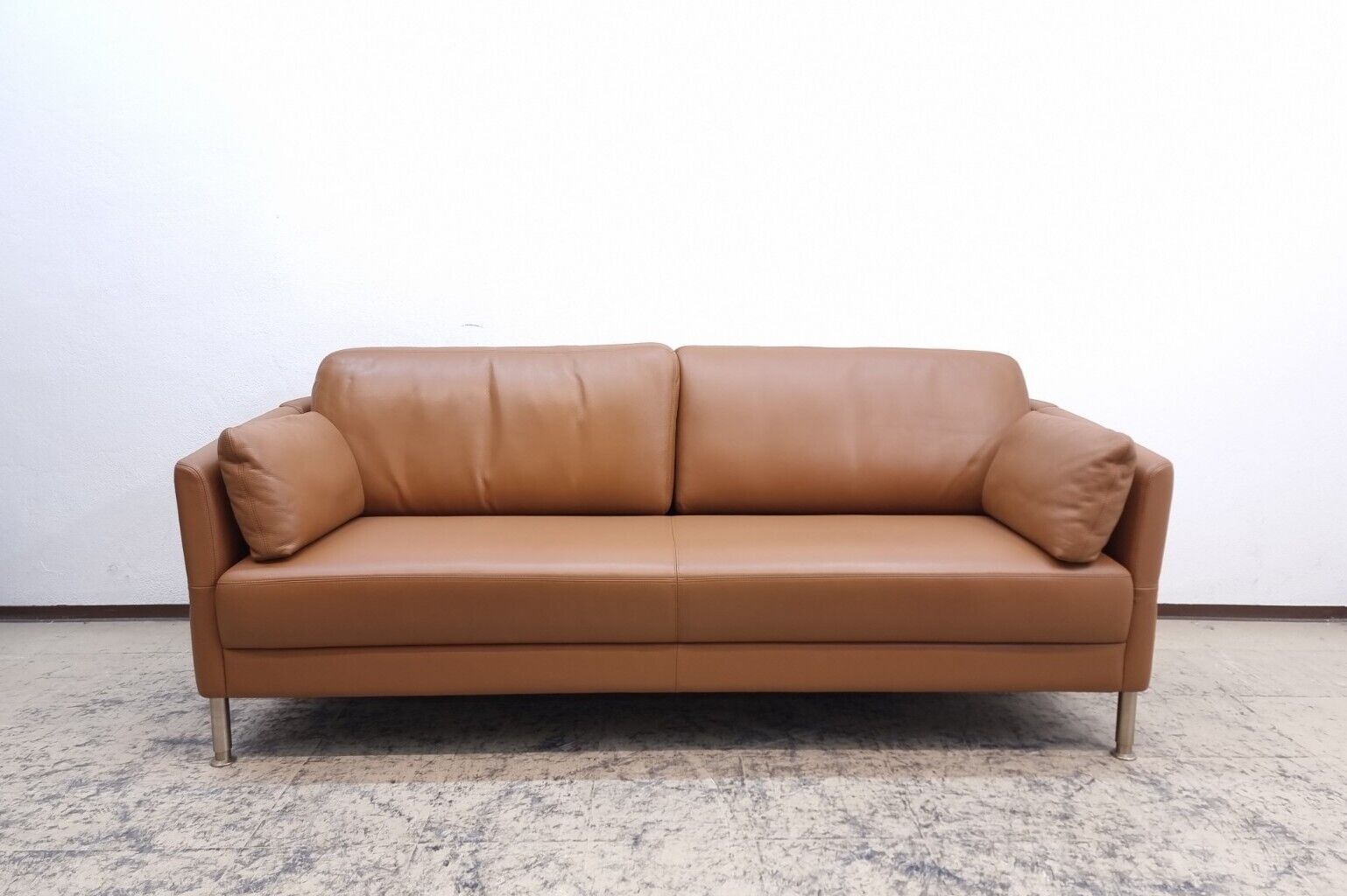 {{ product_title }} – {{ product_type }} von JS Furniture, Designer-Möbel gebraucht.
