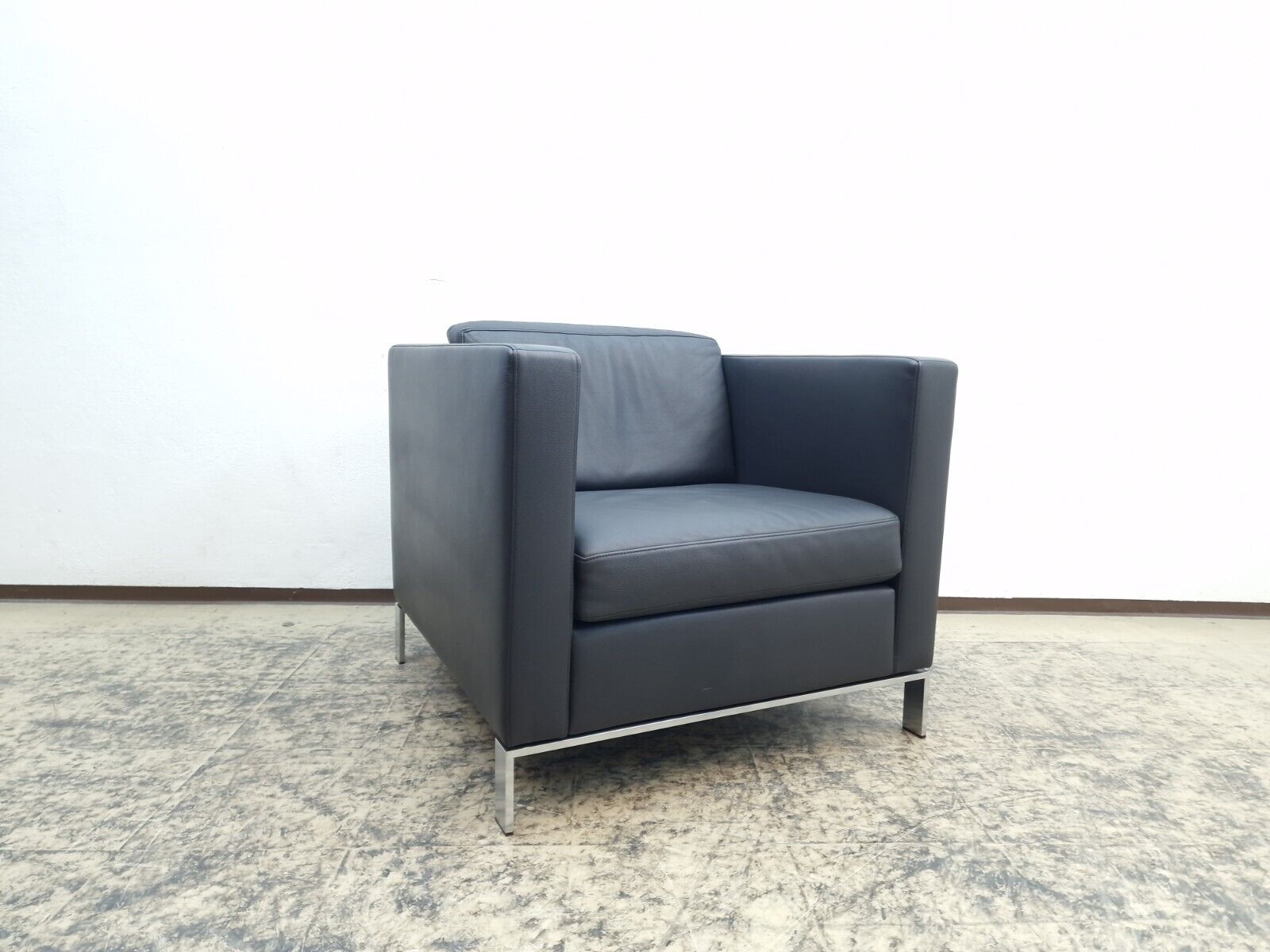 {{ product_title }} – {{ product_type }} von JS Furniture, Designer-Möbel gebraucht.