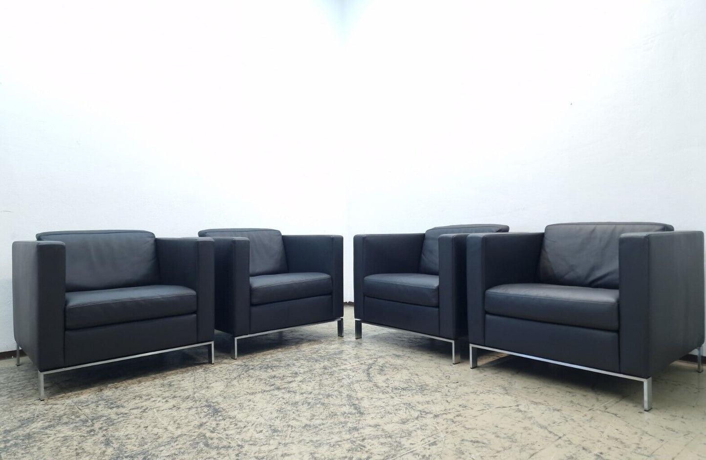 {{ product_title }} – {{ product_type }} von JS Furniture, Designer-Möbel gebraucht.