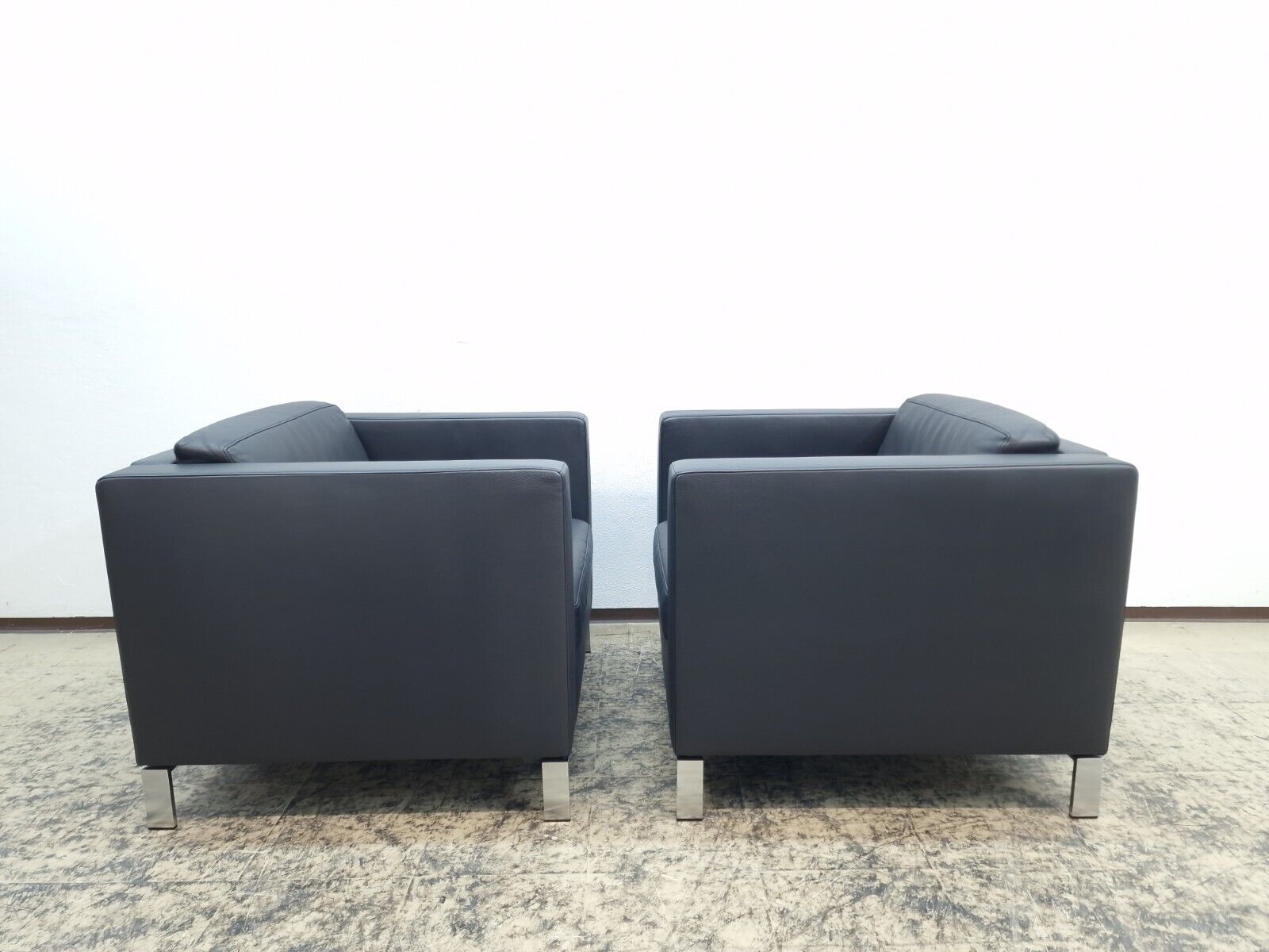 {{ product_title }} – {{ product_type }} von JS Furniture, Designer-Möbel gebraucht.