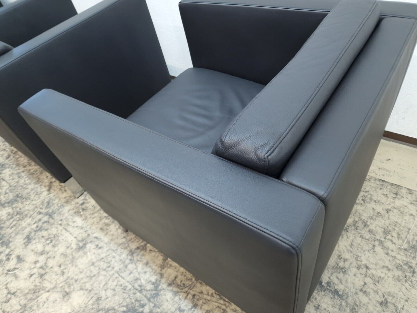 {{ product_title }} – {{ product_type }} von JS Furniture, Designer-Möbel gebraucht.