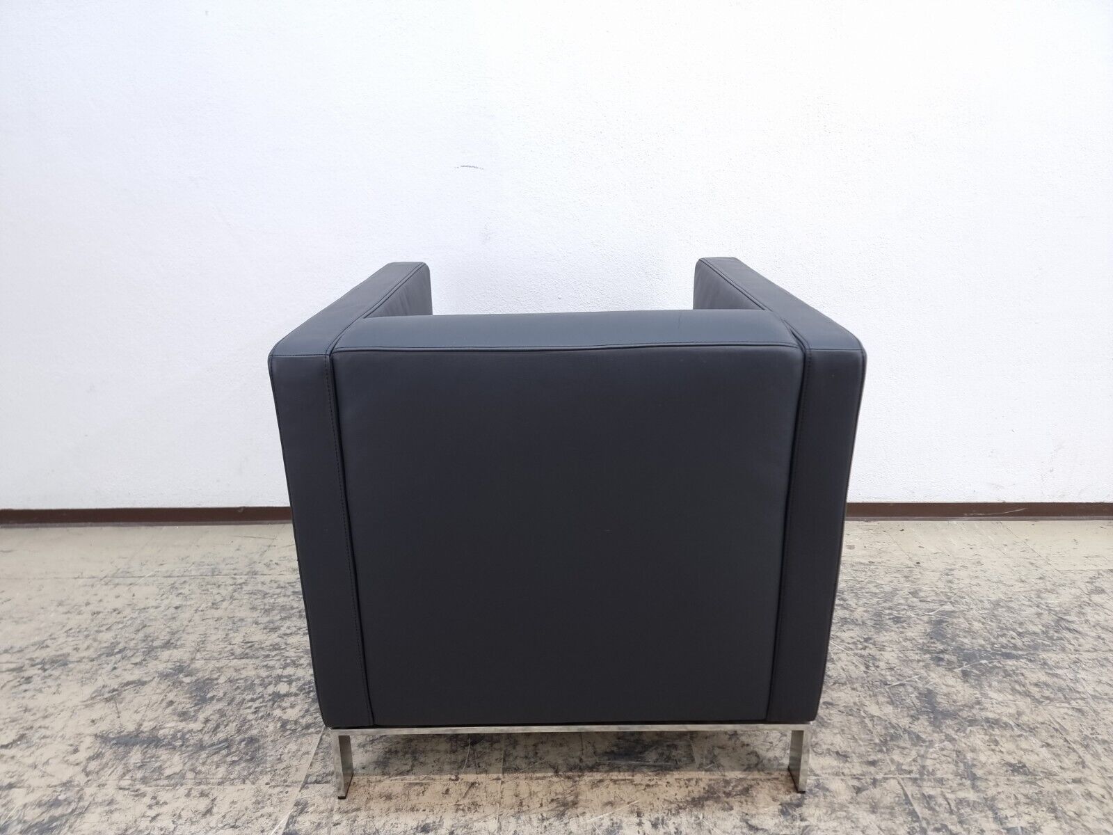 {{ product_title }} – {{ product_type }} von JS Furniture, Designer-Möbel gebraucht.