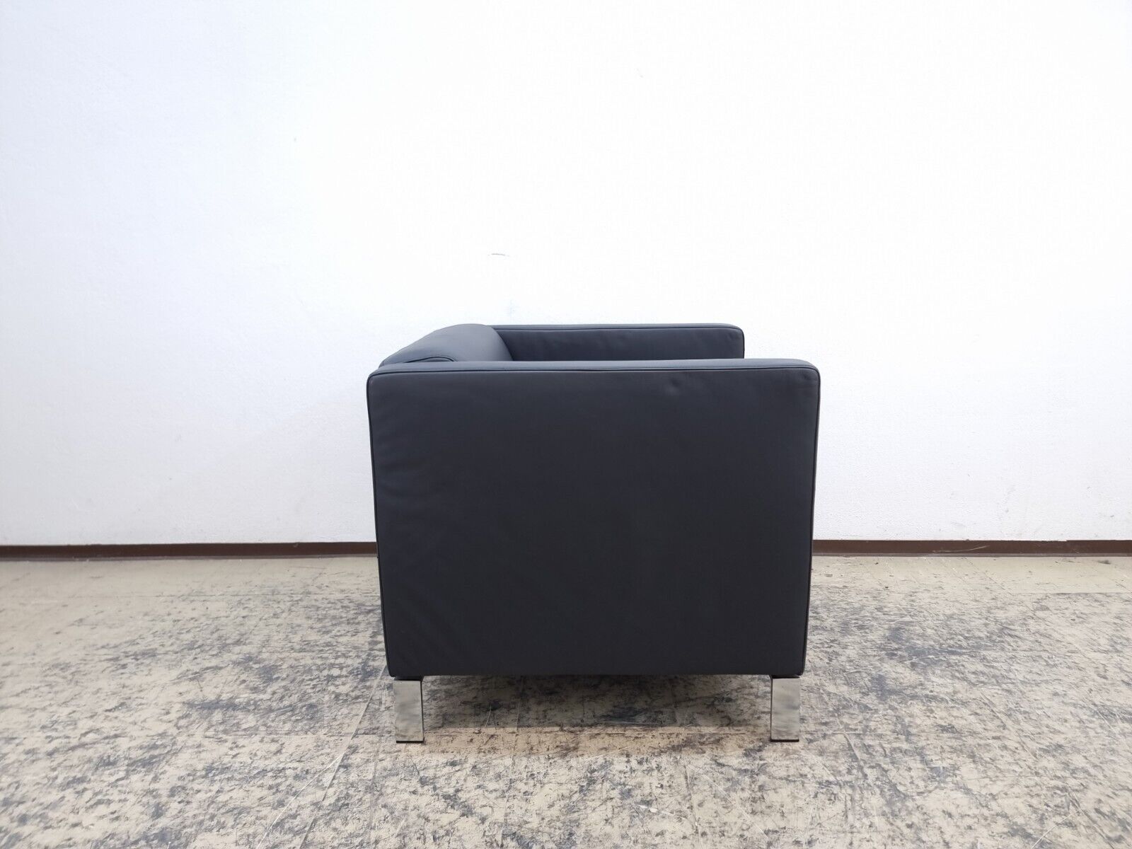 {{ product_title }} – {{ product_type }} von JS Furniture, Designer-Möbel gebraucht.