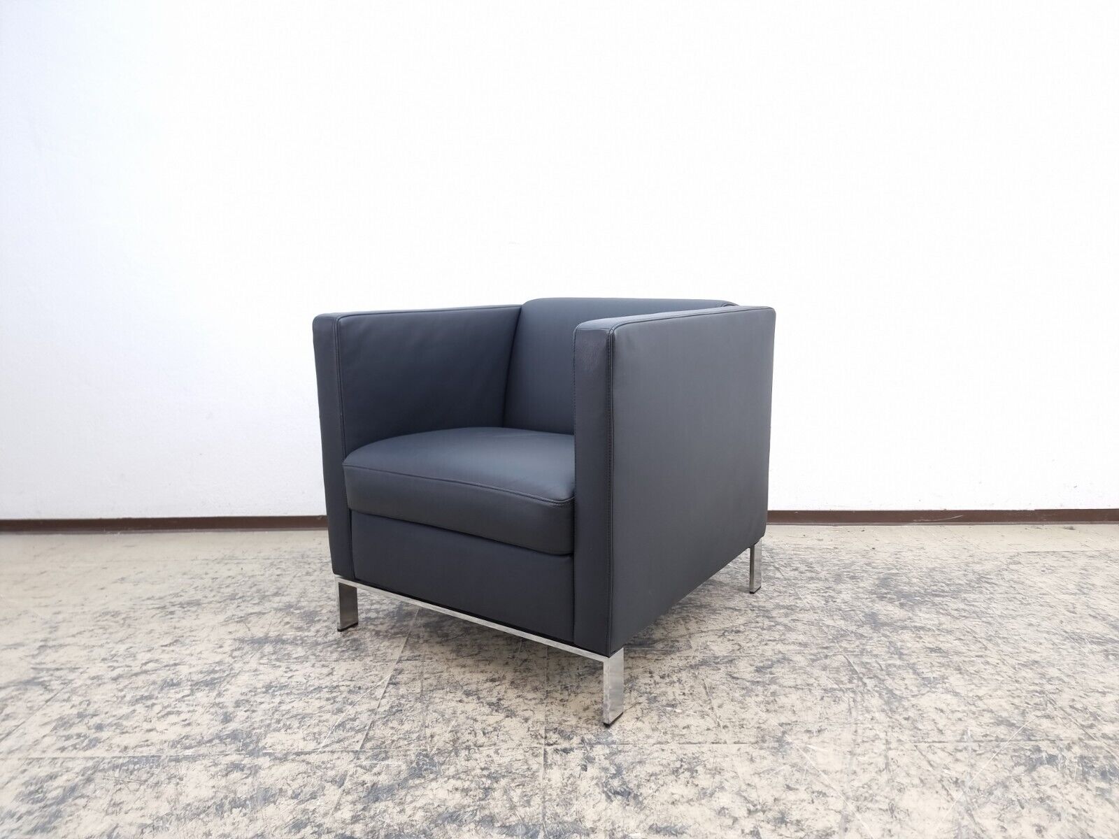 {{ product_title }} – {{ product_type }} von JS Furniture, Designer-Möbel gebraucht.