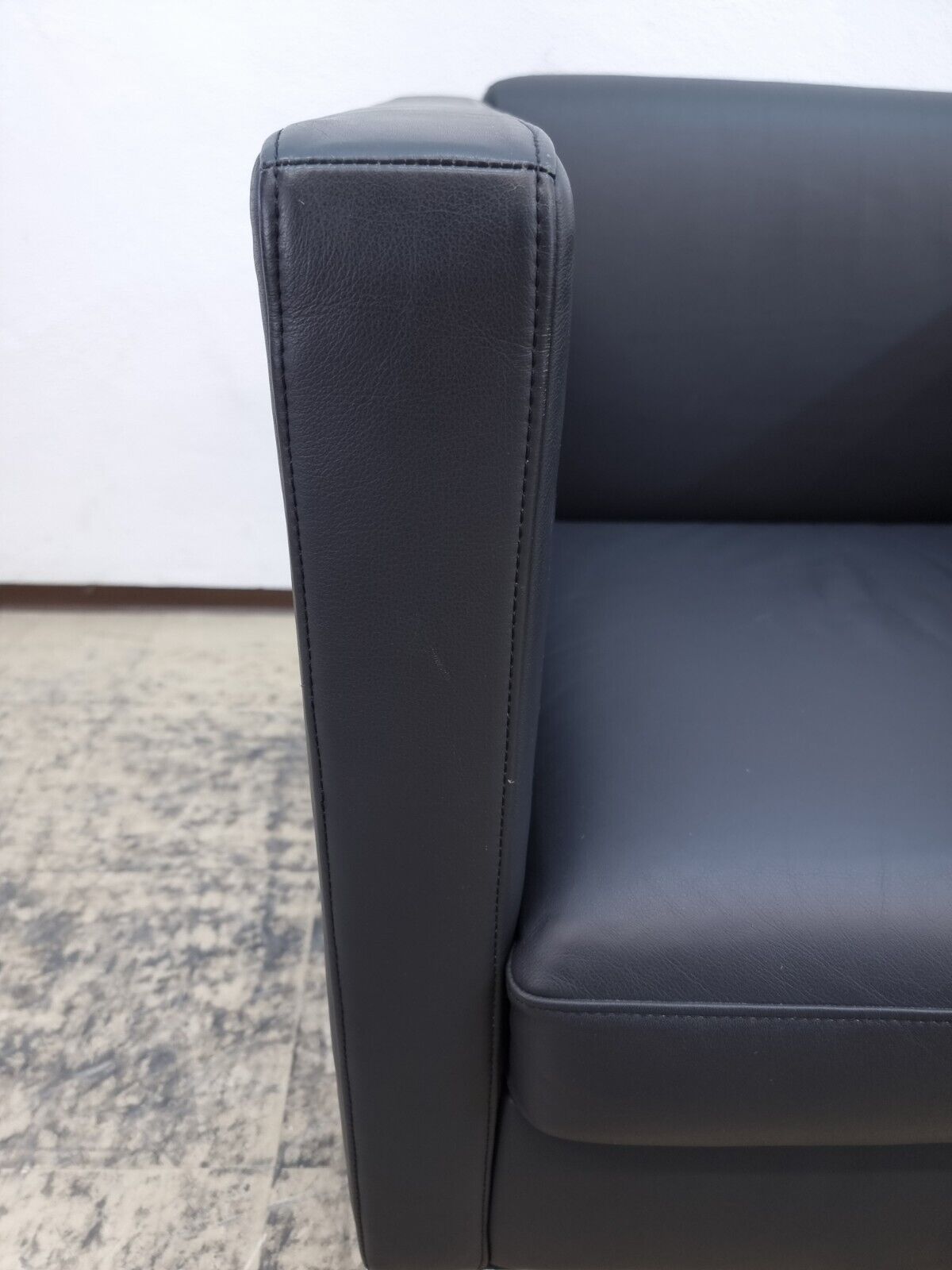 {{ product_title }} – {{ product_type }} von JS Furniture, Designer-Möbel gebraucht.