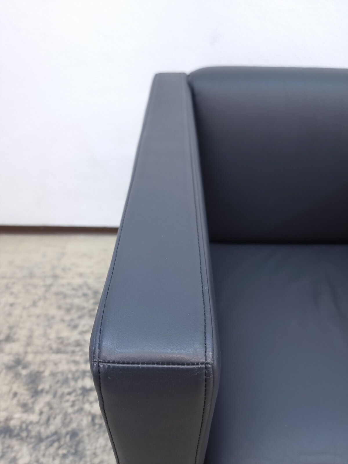 {{ product_title }} – {{ product_type }} von JS Furniture, Designer-Möbel gebraucht.