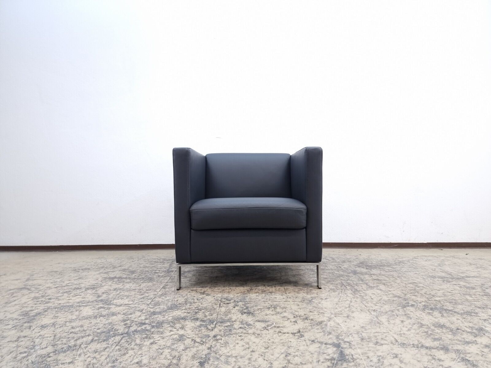 {{ product_title }} – {{ product_type }} von JS Furniture, Designer-Möbel gebraucht.