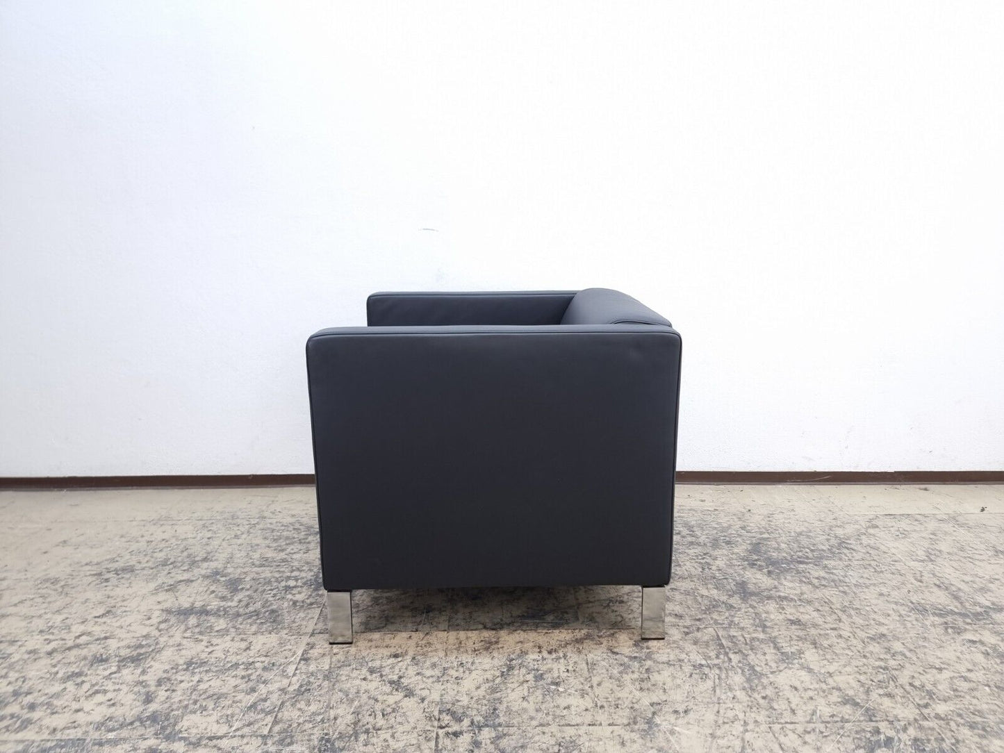 {{ product_title }} – {{ product_type }} von JS Furniture, Designer-Möbel gebraucht.