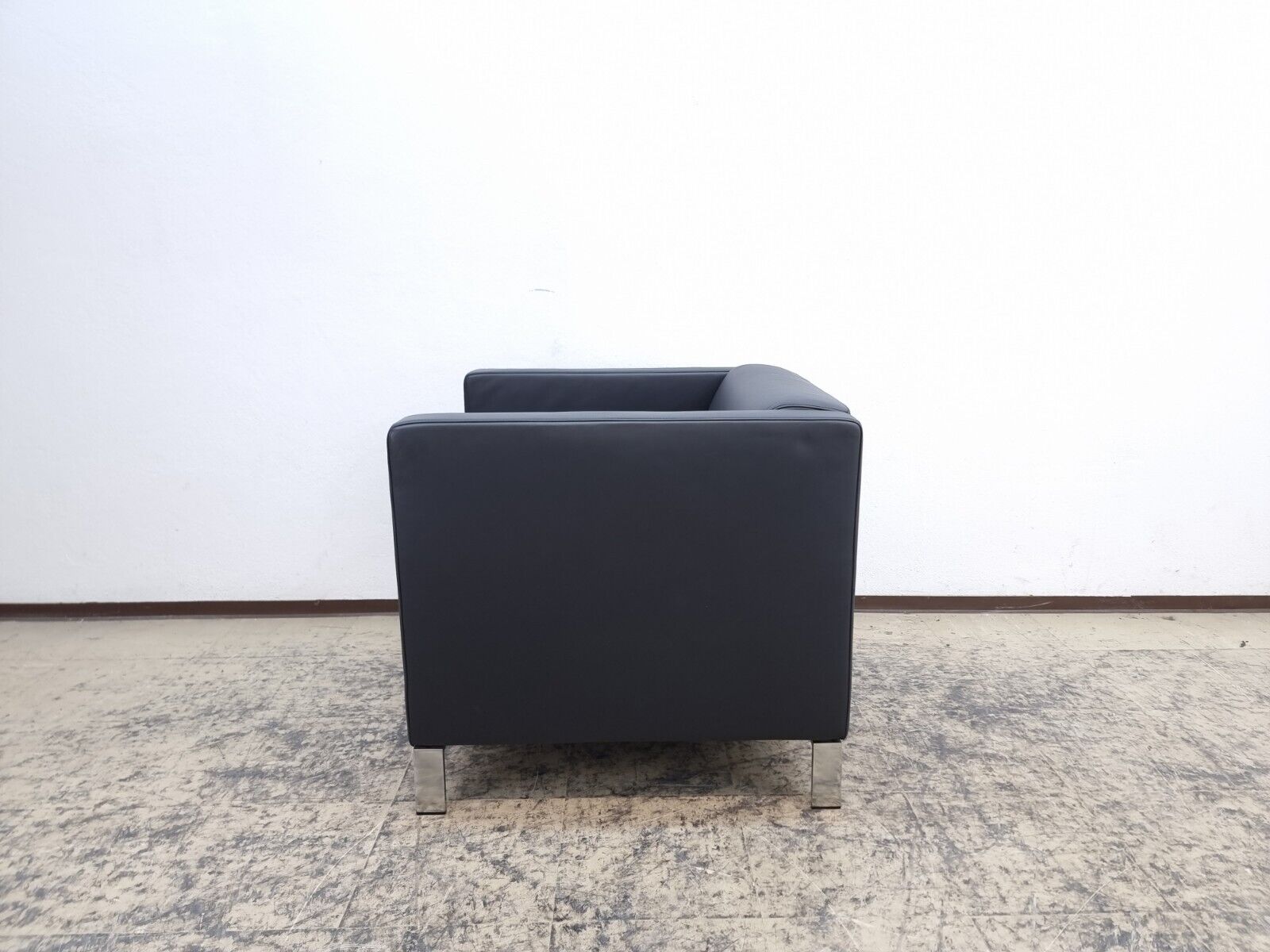 {{ product_title }} – {{ product_type }} von JS Furniture, Designer-Möbel gebraucht.