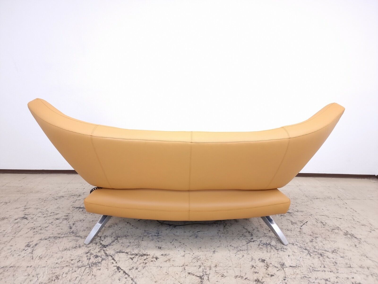 {{ product_title }} – {{ product_type }} von JS Furniture, Designer-Möbel gebraucht.