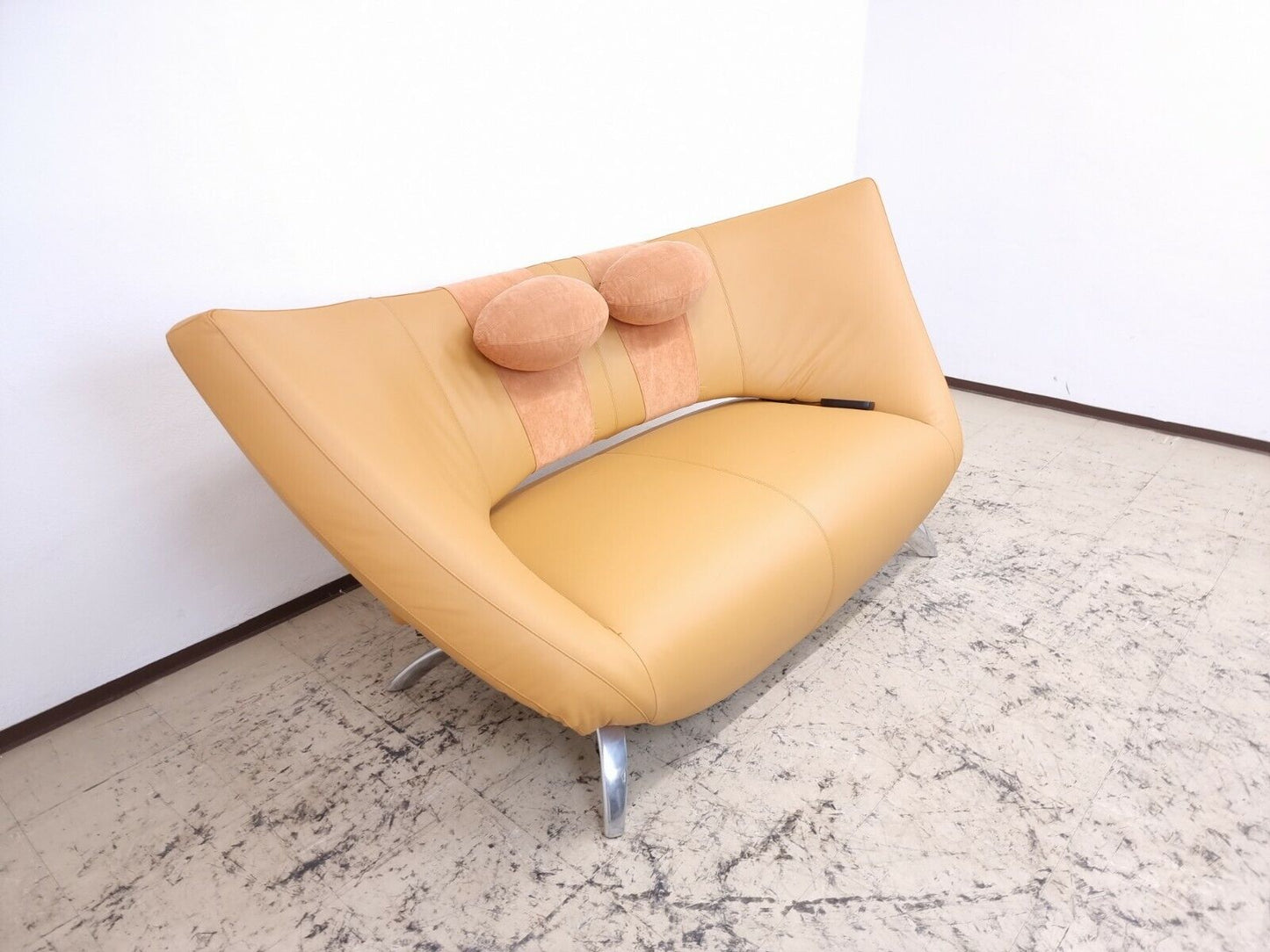 {{ product_title }} – {{ product_type }} von JS Furniture, Designer-Möbel gebraucht.