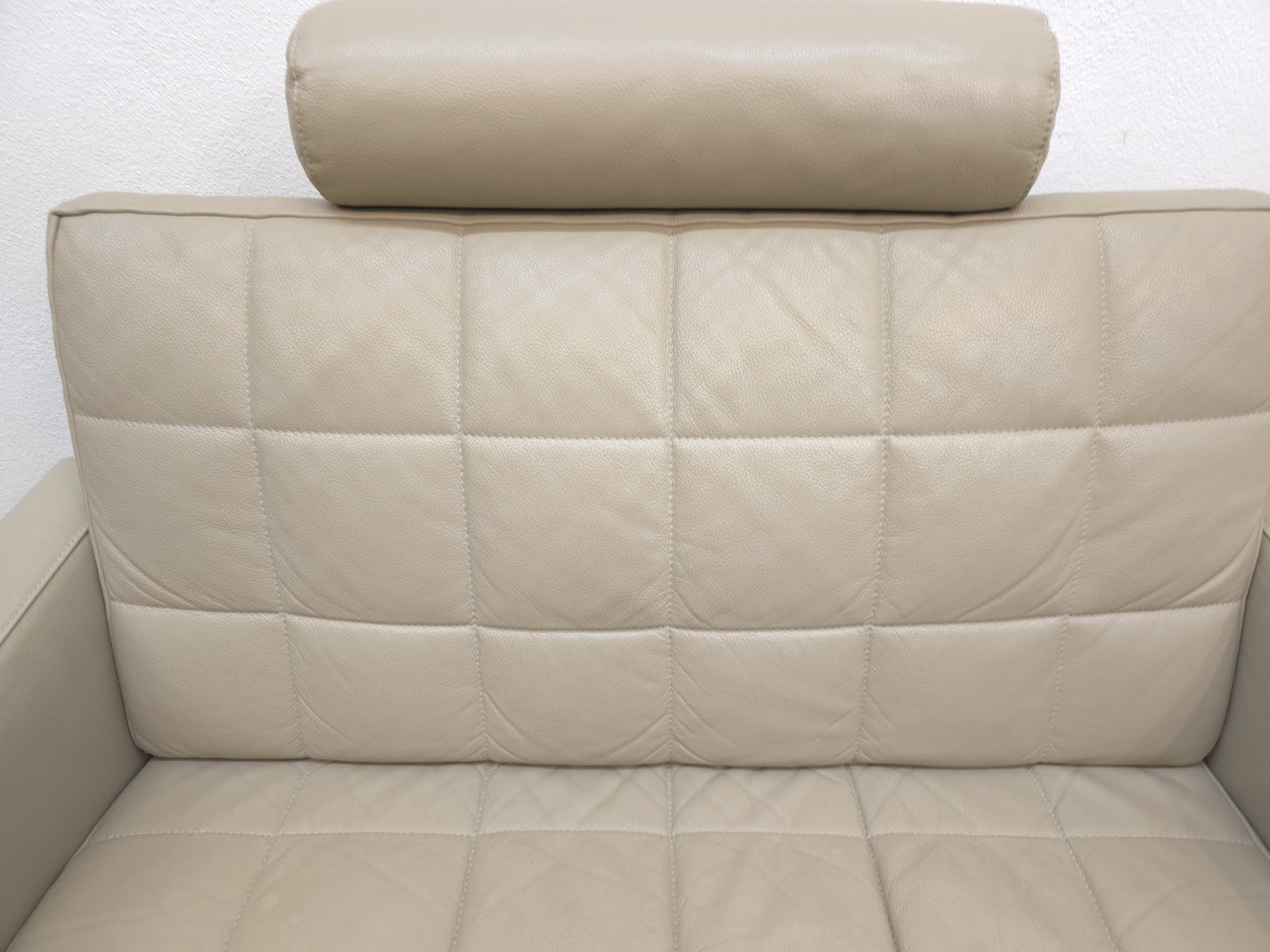 {{ product_title }} – {{ product_type }} von JS Furniture, Designer-Möbel gebraucht.
