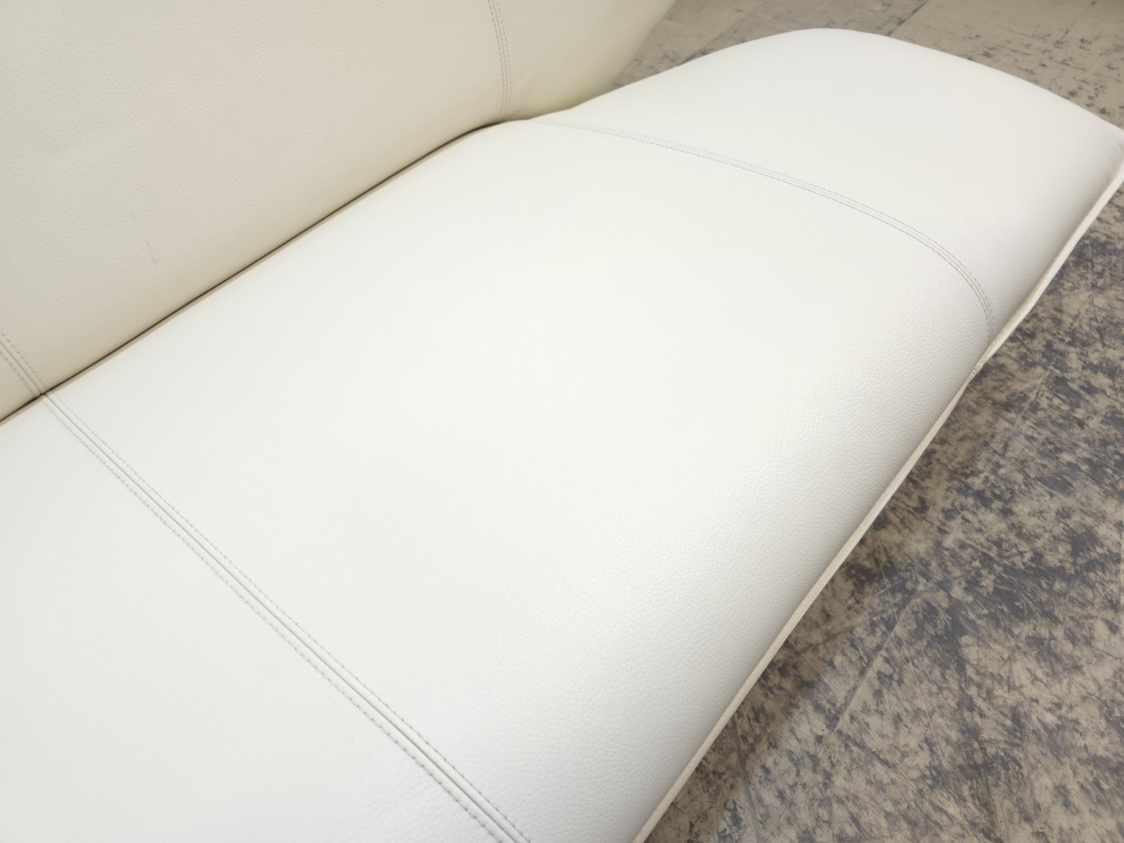 {{ product_title }} – {{ product_type }} von JS Furniture, Designer-Möbel gebraucht.