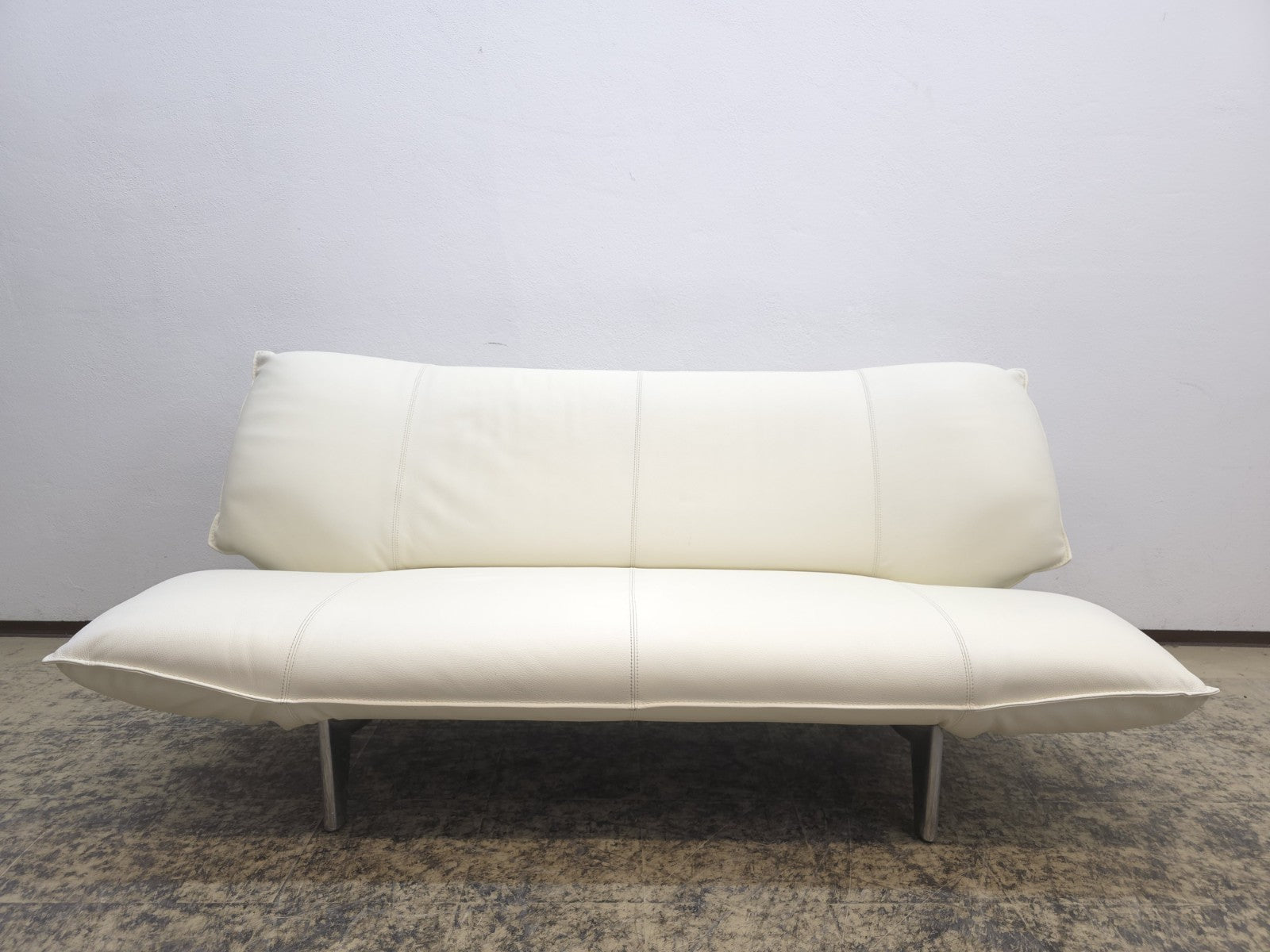 {{ product_title }} – {{ product_type }} von JS Furniture, Designer-Möbel gebraucht.