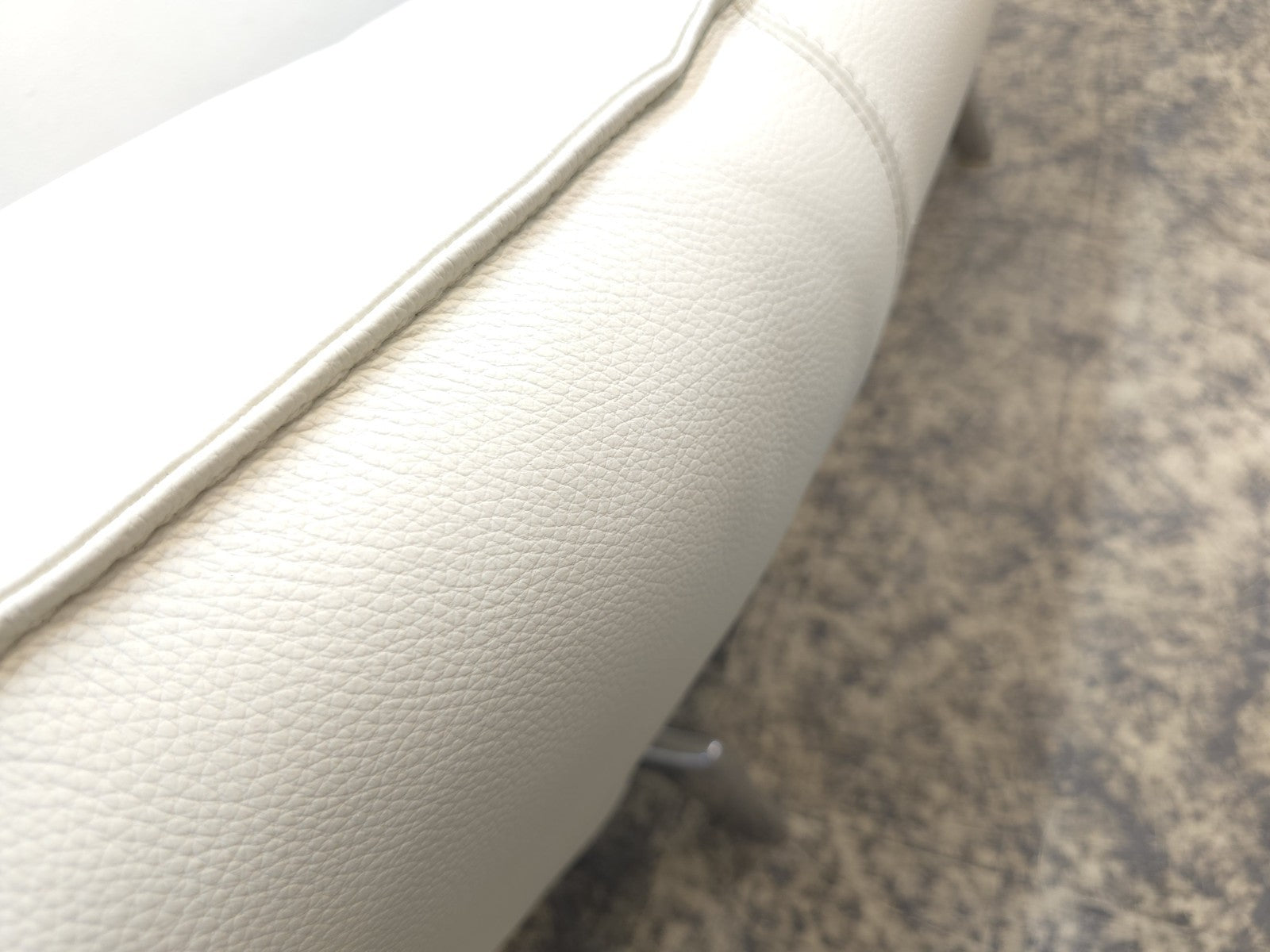 {{ product_title }} – {{ product_type }} von JS Furniture, Designer-Möbel gebraucht.