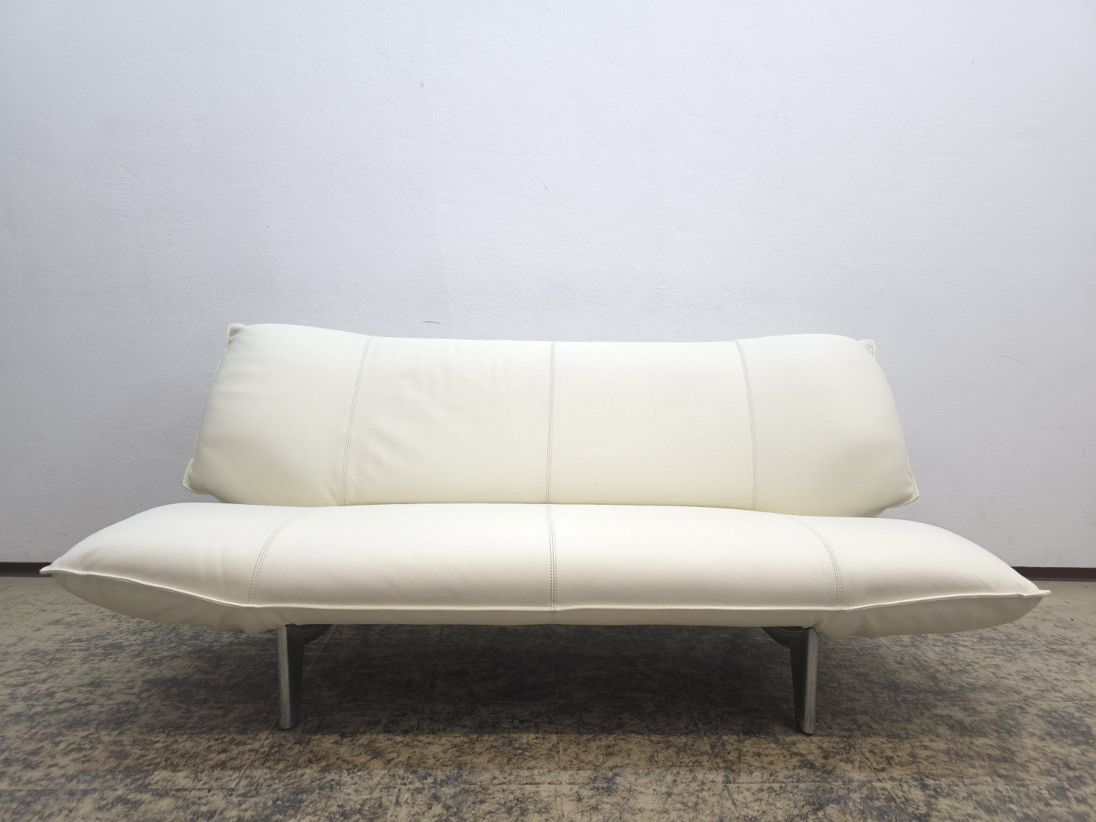 {{ product_title }} – {{ product_type }} von JS Furniture, Designer-Möbel gebraucht.
