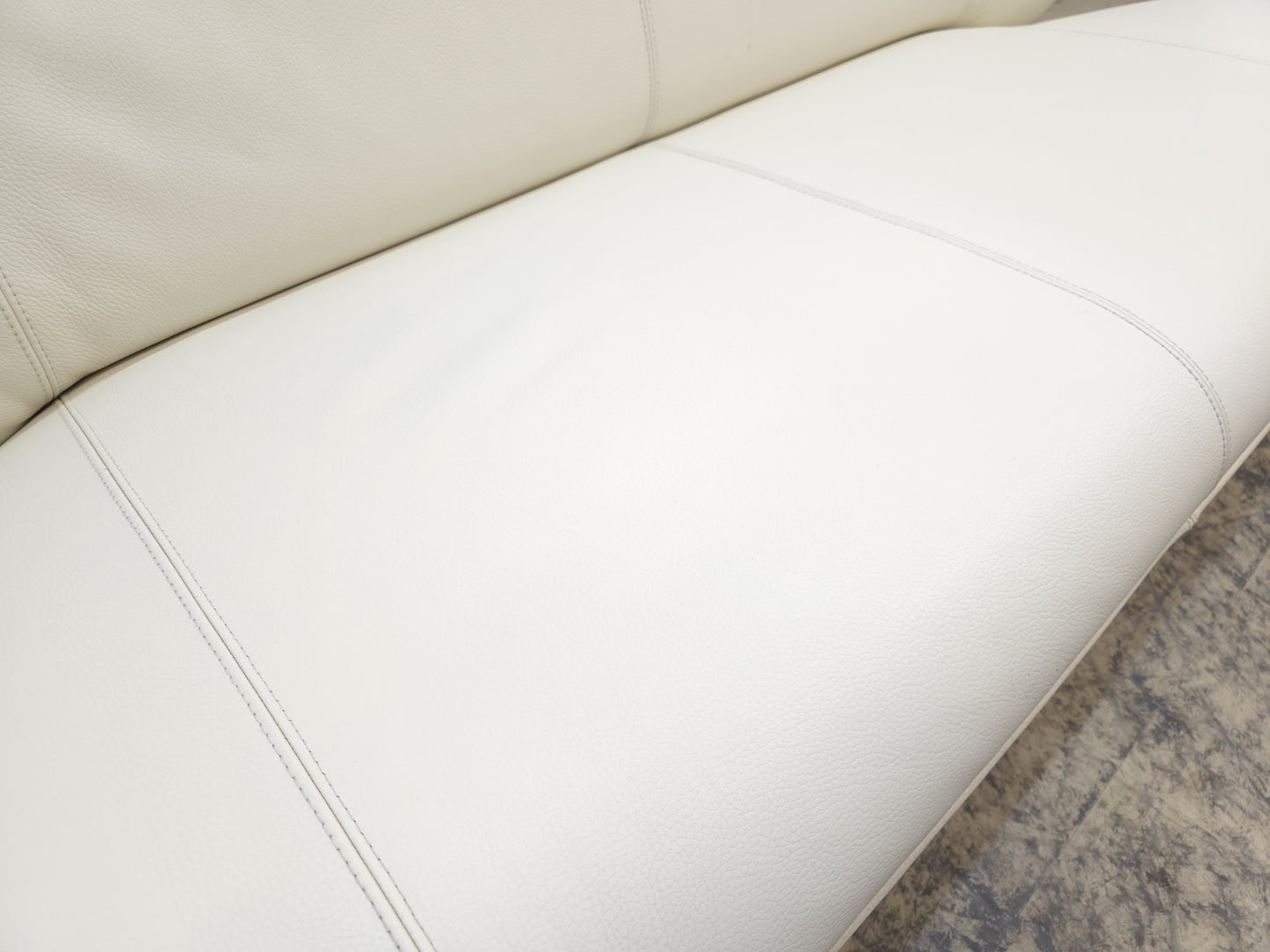 {{ product_title }} – {{ product_type }} von JS Furniture, Designer-Möbel gebraucht.