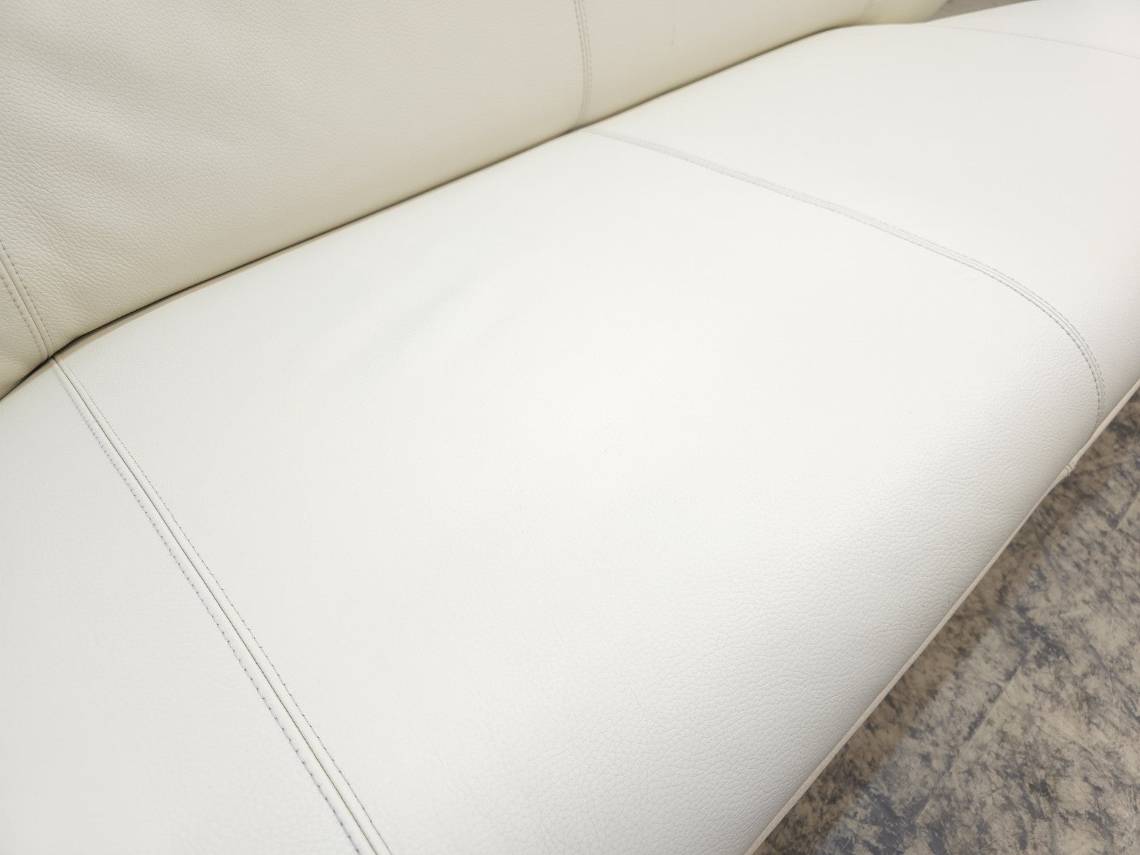 {{ product_title }} – {{ product_type }} von JS Furniture, Designer-Möbel gebraucht.