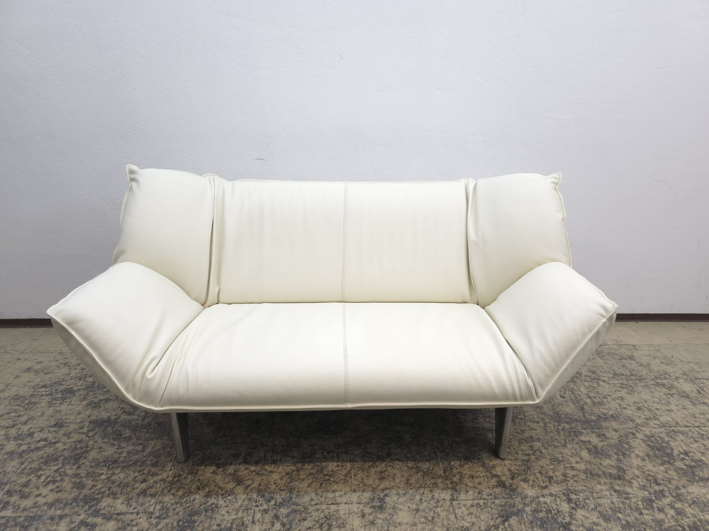 {{ product_title }} – {{ product_type }} von JS Furniture, Designer-Möbel gebraucht.