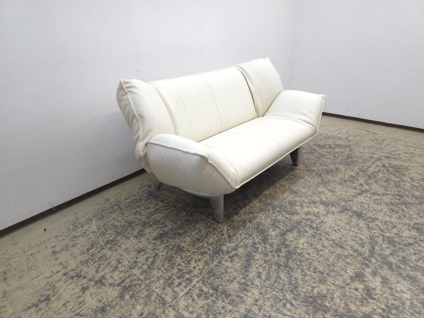 {{ product_title }} – {{ product_type }} von JS Furniture, Designer-Möbel gebraucht.