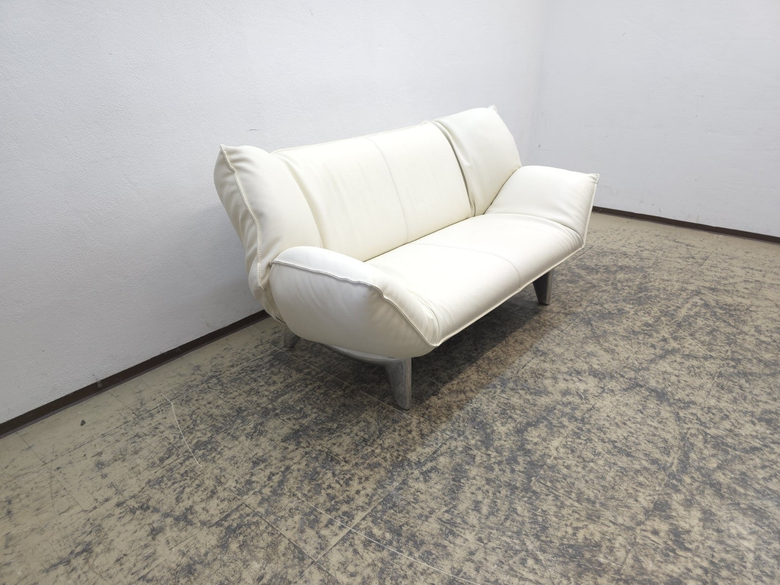 {{ product_title }} – {{ product_type }} von JS Furniture, Designer-Möbel gebraucht.