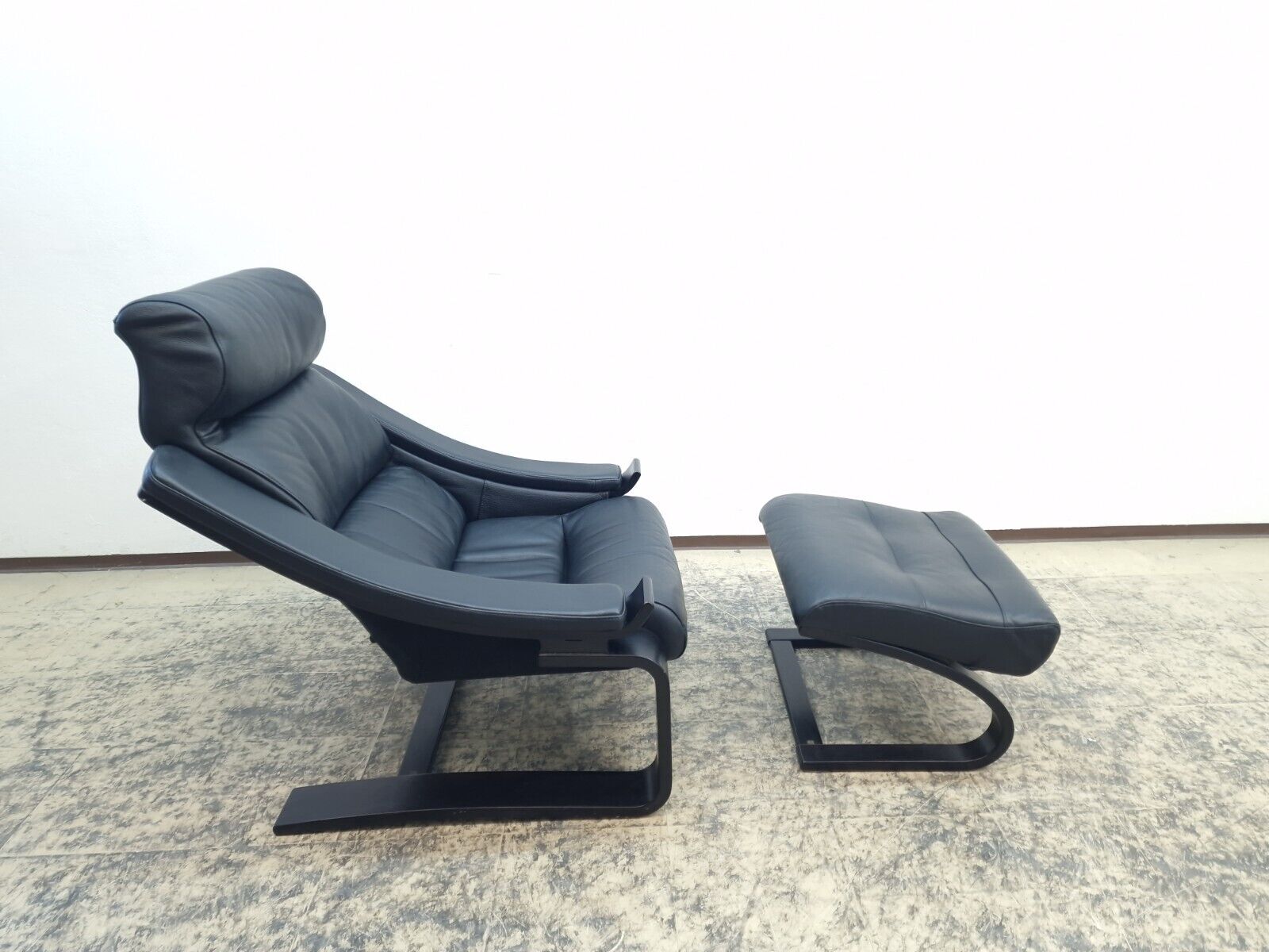 {{ product_title }} – {{ product_type }} von JS Furniture, Designer-Möbel gebraucht.