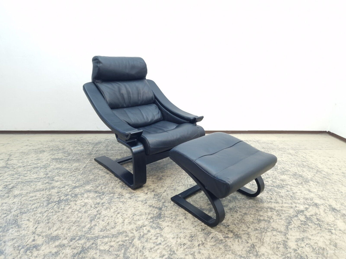 {{ product_title }} – {{ product_type }} von JS Furniture, Designer-Möbel gebraucht.