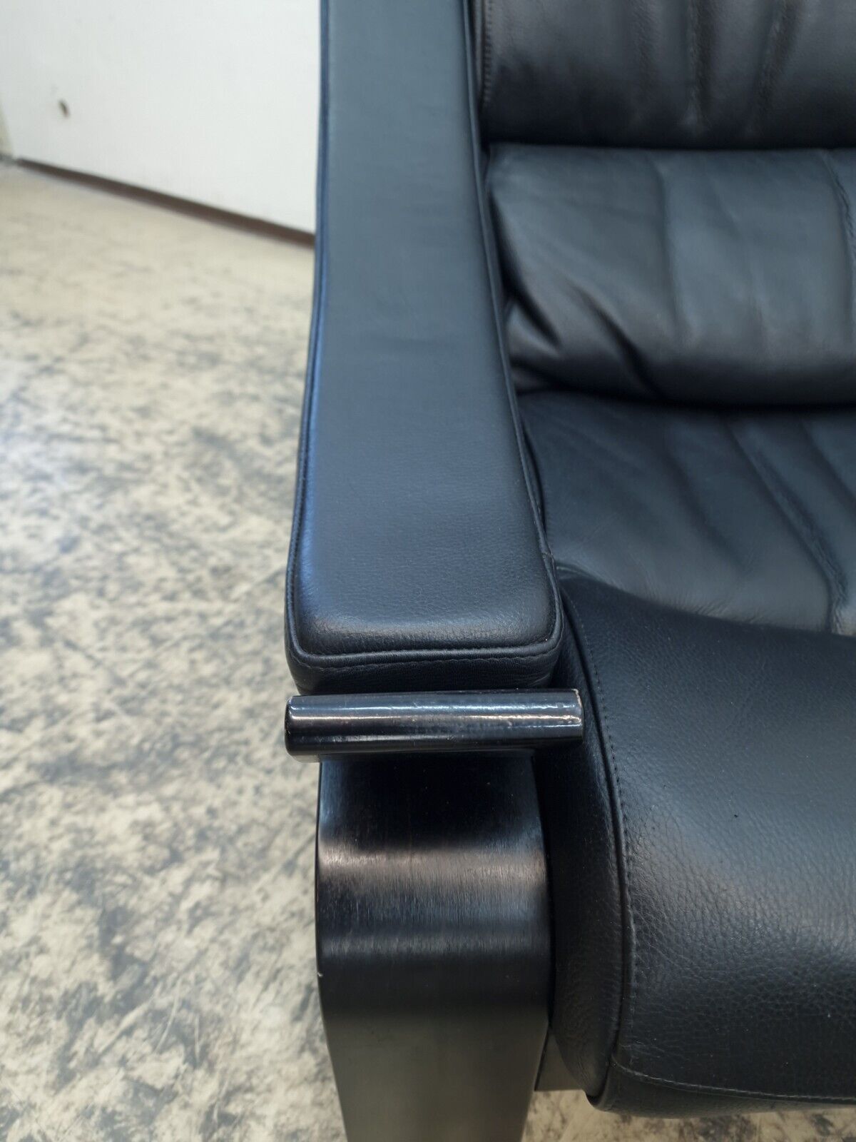 {{ product_title }} – {{ product_type }} von JS Furniture, Designer-Möbel gebraucht.