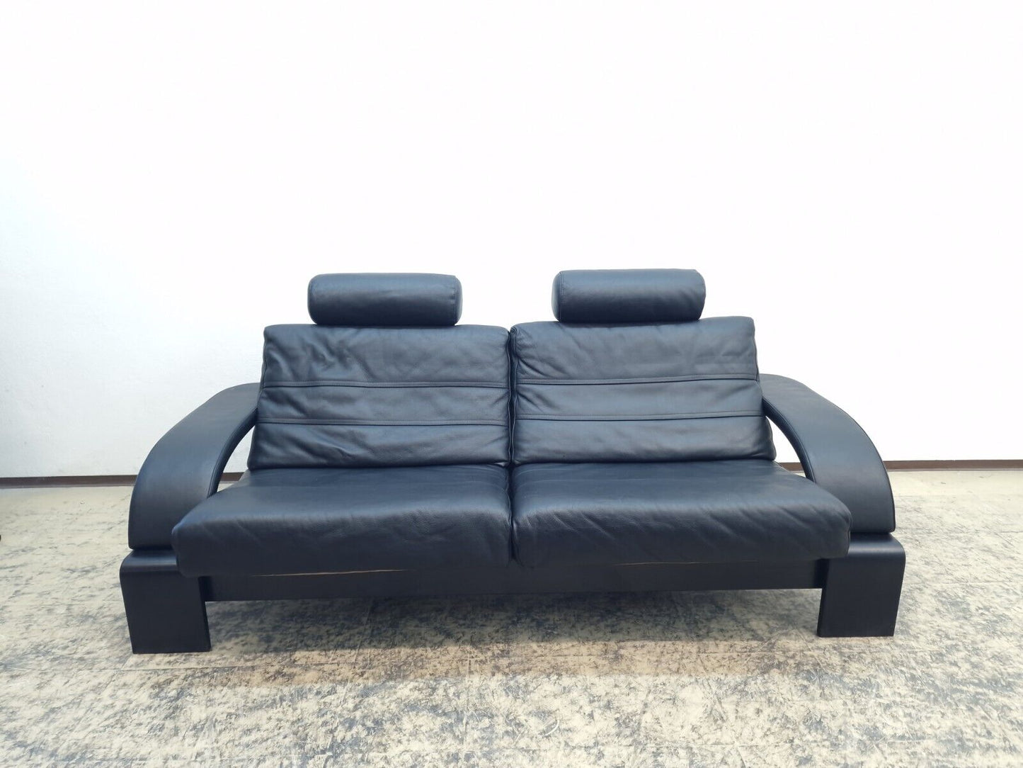 {{ product_title }} – {{ product_type }} von JS Furniture, Designer-Möbel gebraucht.