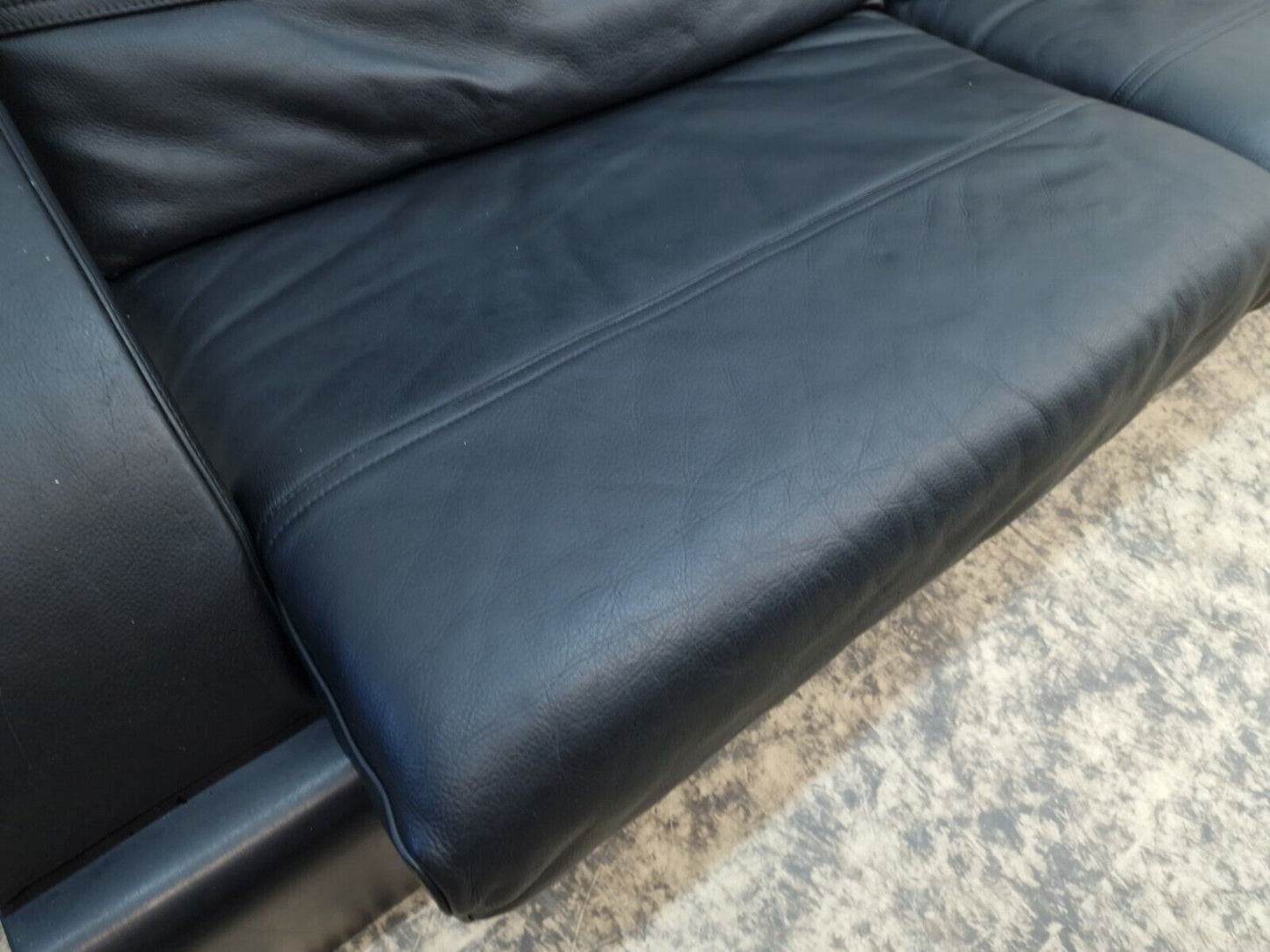 {{ product_title }} – {{ product_type }} von JS Furniture, Designer-Möbel gebraucht.