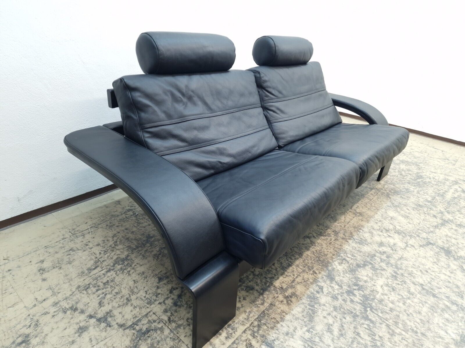 {{ product_title }} – {{ product_type }} von JS Furniture, Designer-Möbel gebraucht.