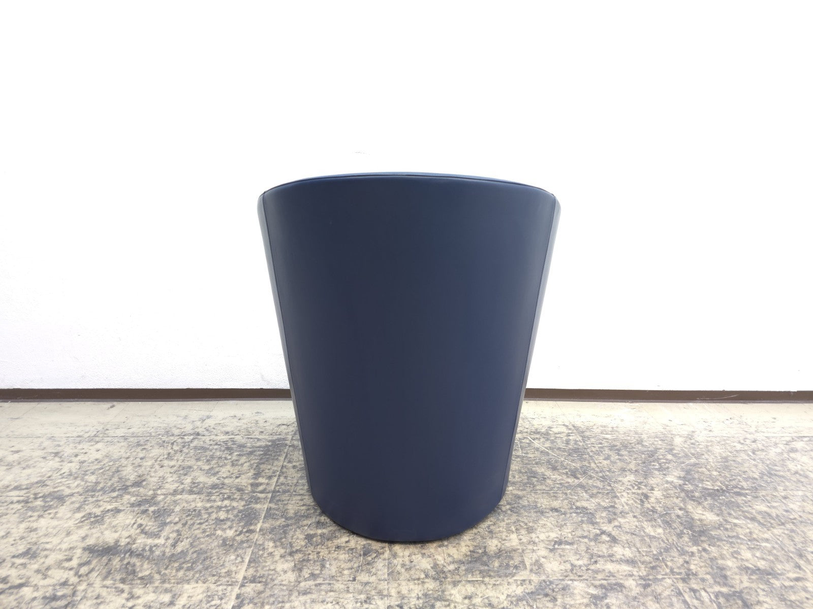 {{ product_title }} – {{ product_type }} von JS Furniture, Designer-Möbel gebraucht.