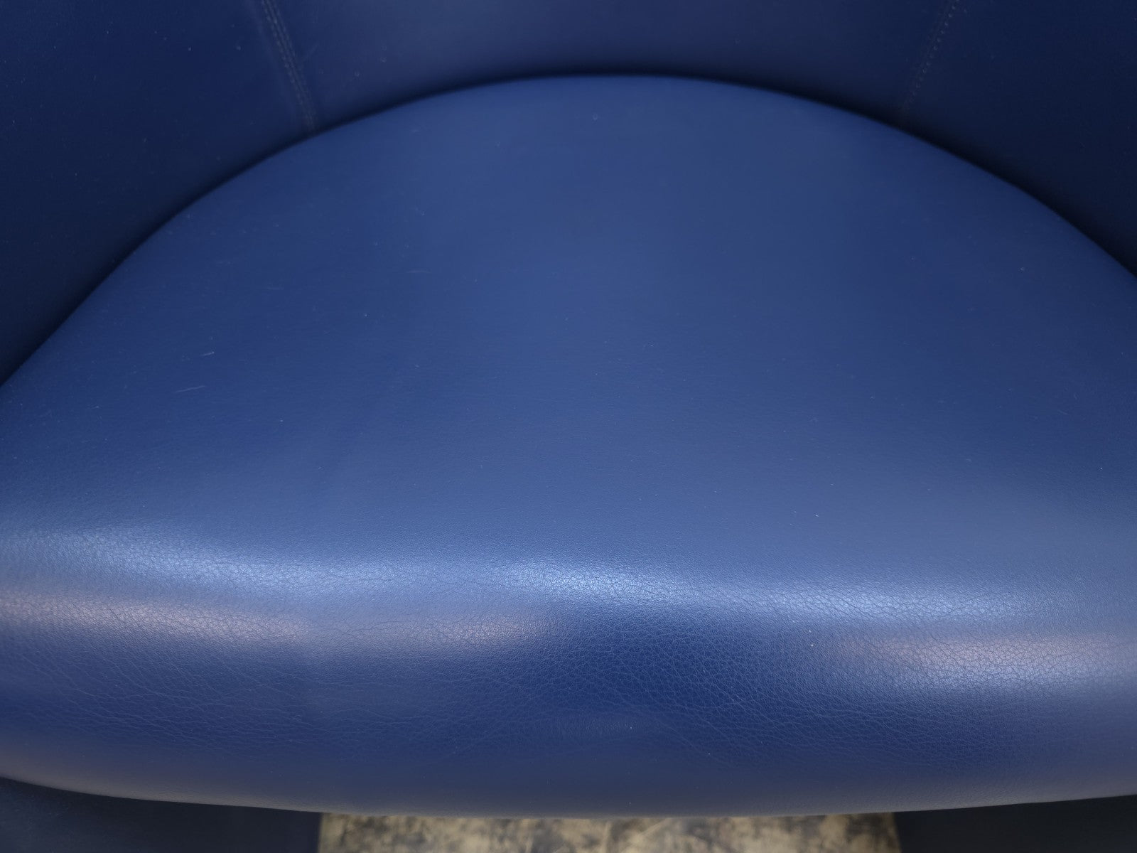 {{ product_title }} – {{ product_type }} von JS Furniture, Designer-Möbel gebraucht.