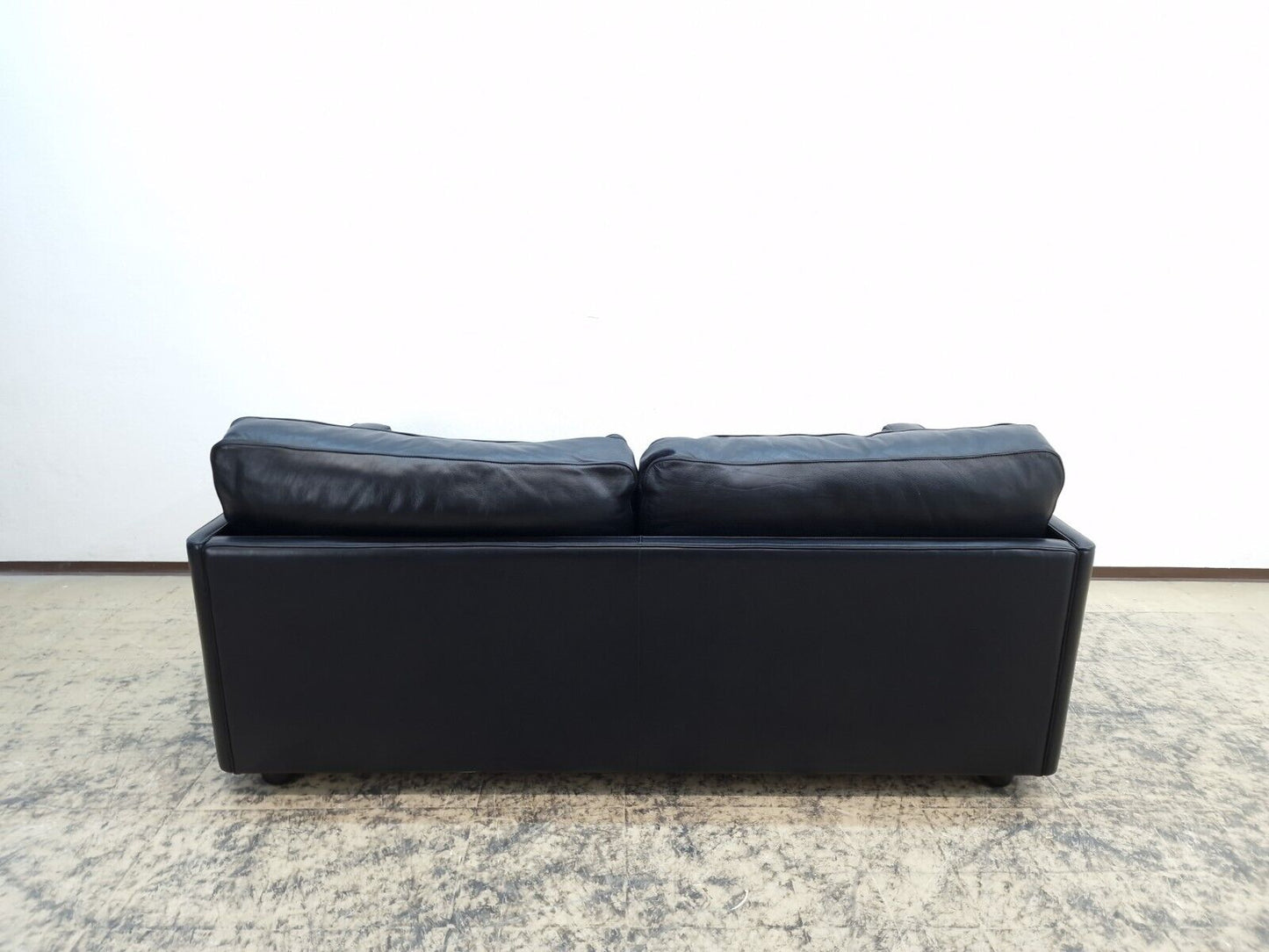 {{ product_title }} – {{ product_type }} von JS Furniture, Designer-Möbel gebraucht.