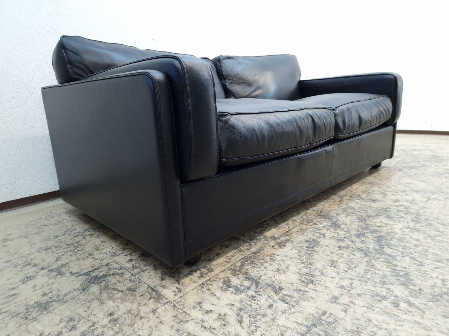 {{ product_title }} – {{ product_type }} von JS Furniture, Designer-Möbel gebraucht.