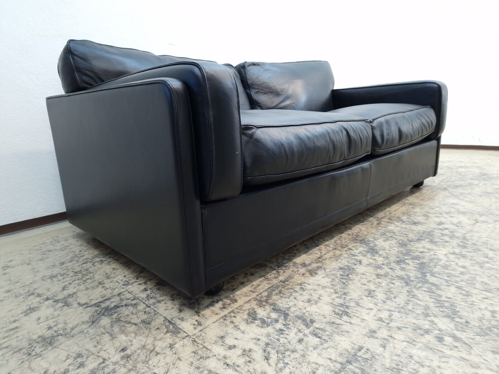 {{ product_title }} – {{ product_type }} von JS Furniture, Designer-Möbel gebraucht.
