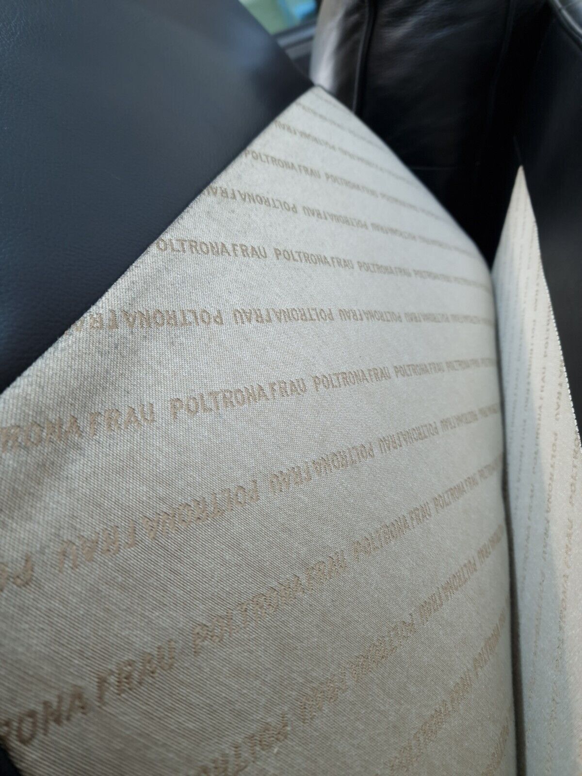 {{ product_title }} – {{ product_type }} von JS Furniture, Designer-Möbel gebraucht.