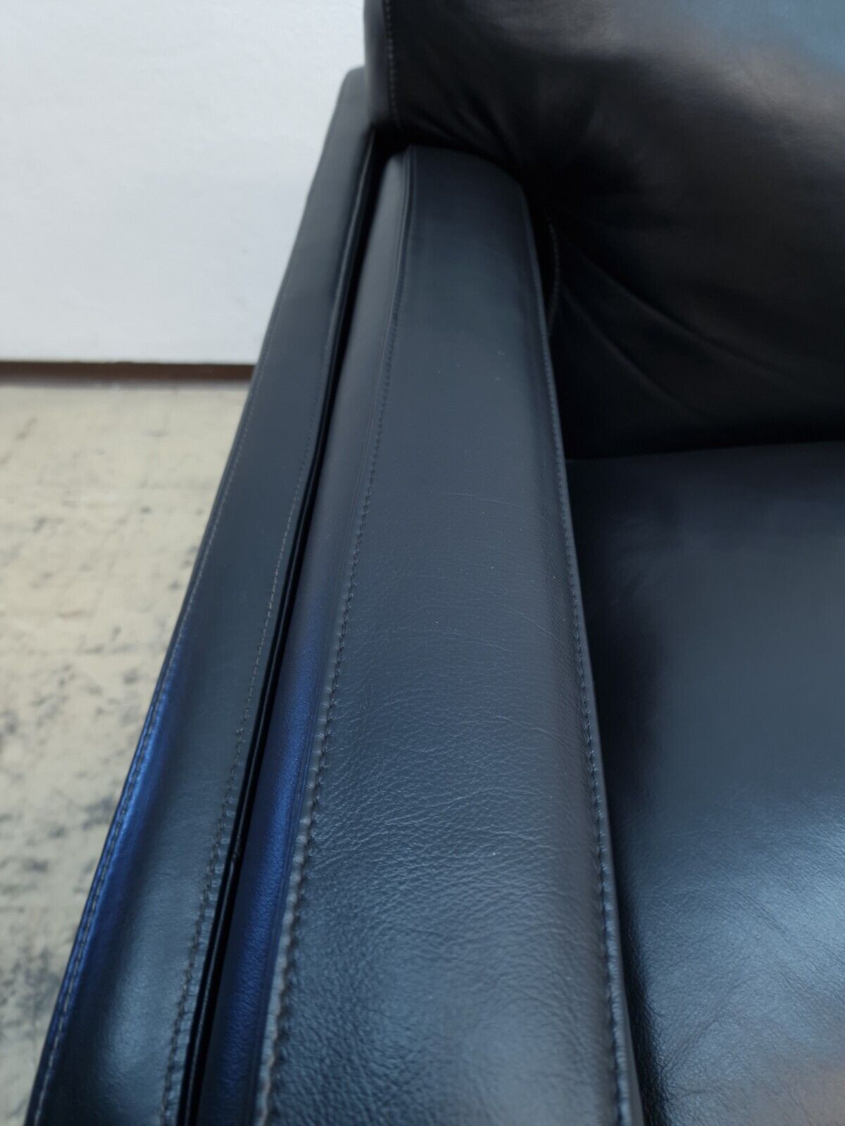 {{ product_title }} – {{ product_type }} von JS Furniture, Designer-Möbel gebraucht.