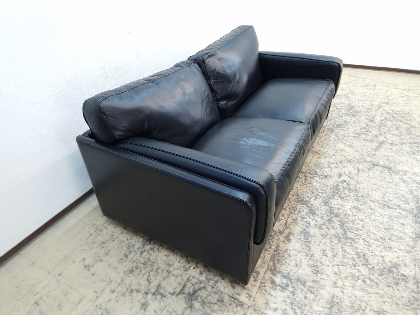 {{ product_title }} – {{ product_type }} von JS Furniture, Designer-Möbel gebraucht.
