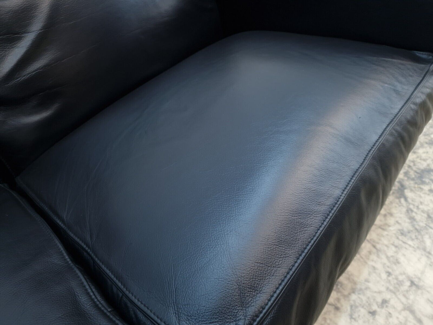 {{ product_title }} – {{ product_type }} von JS Furniture, Designer-Möbel gebraucht.
